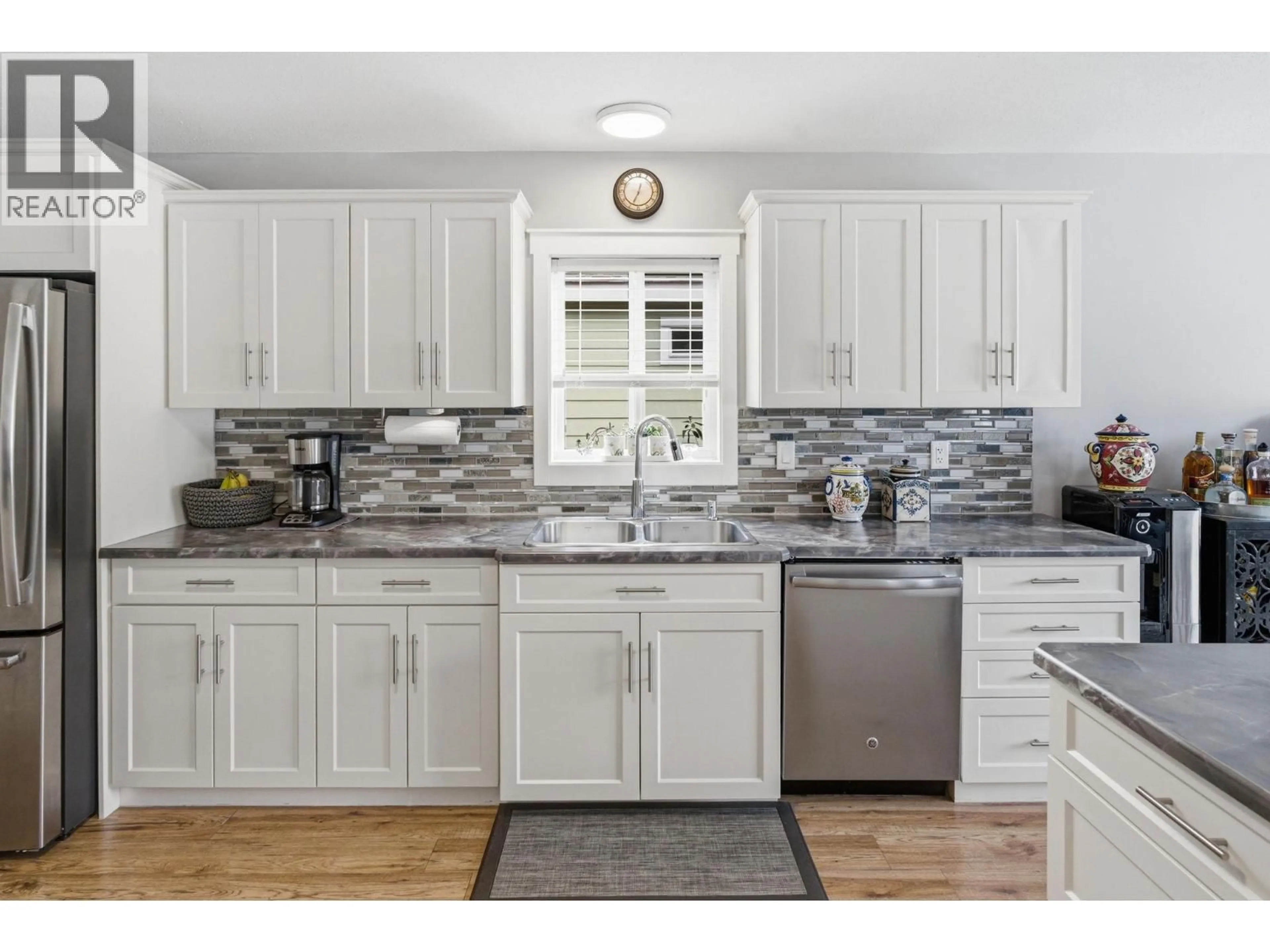 Open concept kitchen, ceramic/tile floor for 523 - 2440 OLD OKANAGAN HIGHWAY, West Kelowna British Columbia V4T1X4