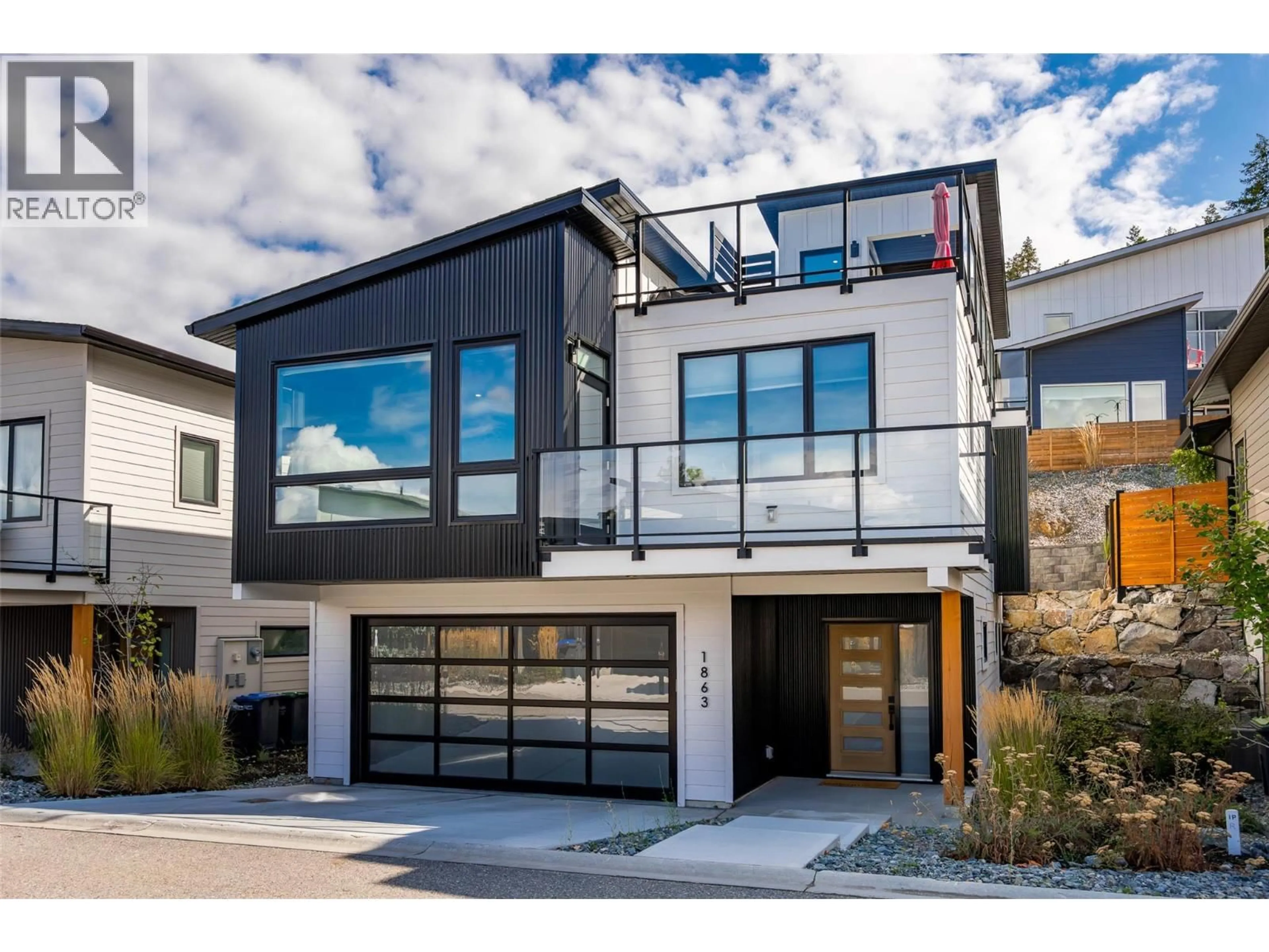 Home with vinyl exterior material, street for 1863 GREY OWL COURT, Kelowna British Columbia V1V0C6