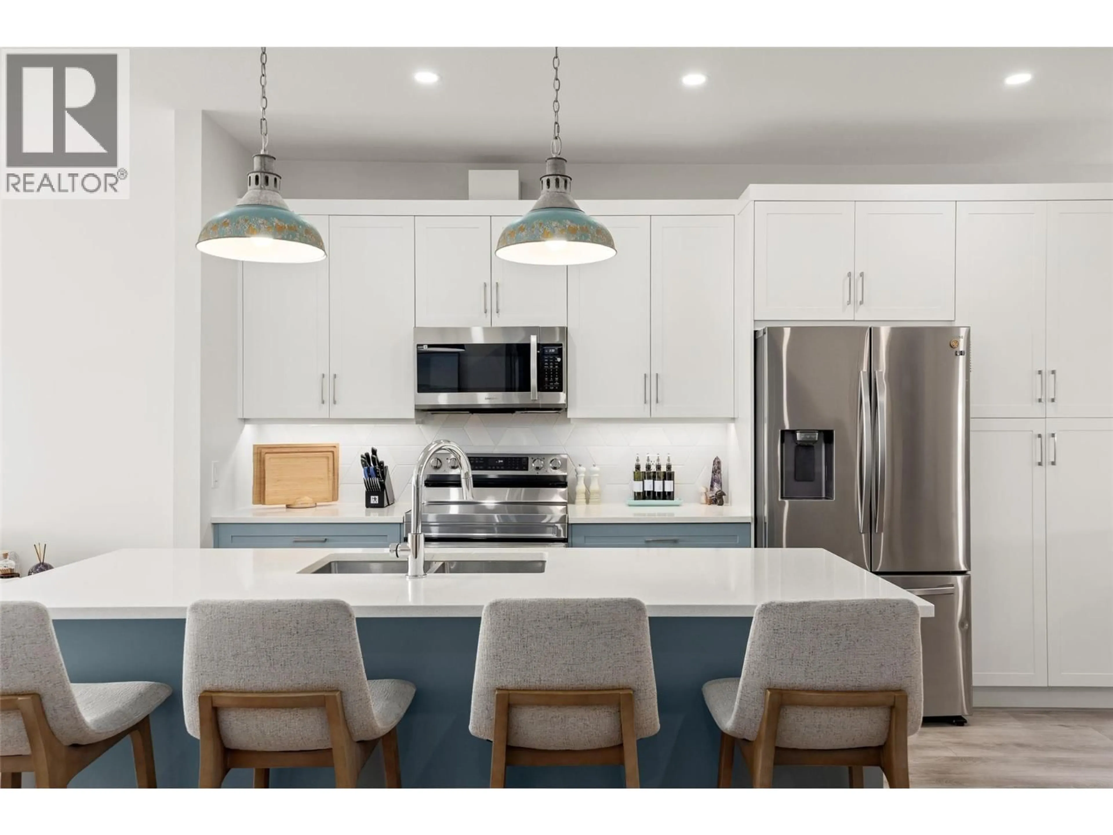 Open concept kitchen, ceramic/tile floor for 1863 GREY OWL COURT, Kelowna British Columbia V1V0C6