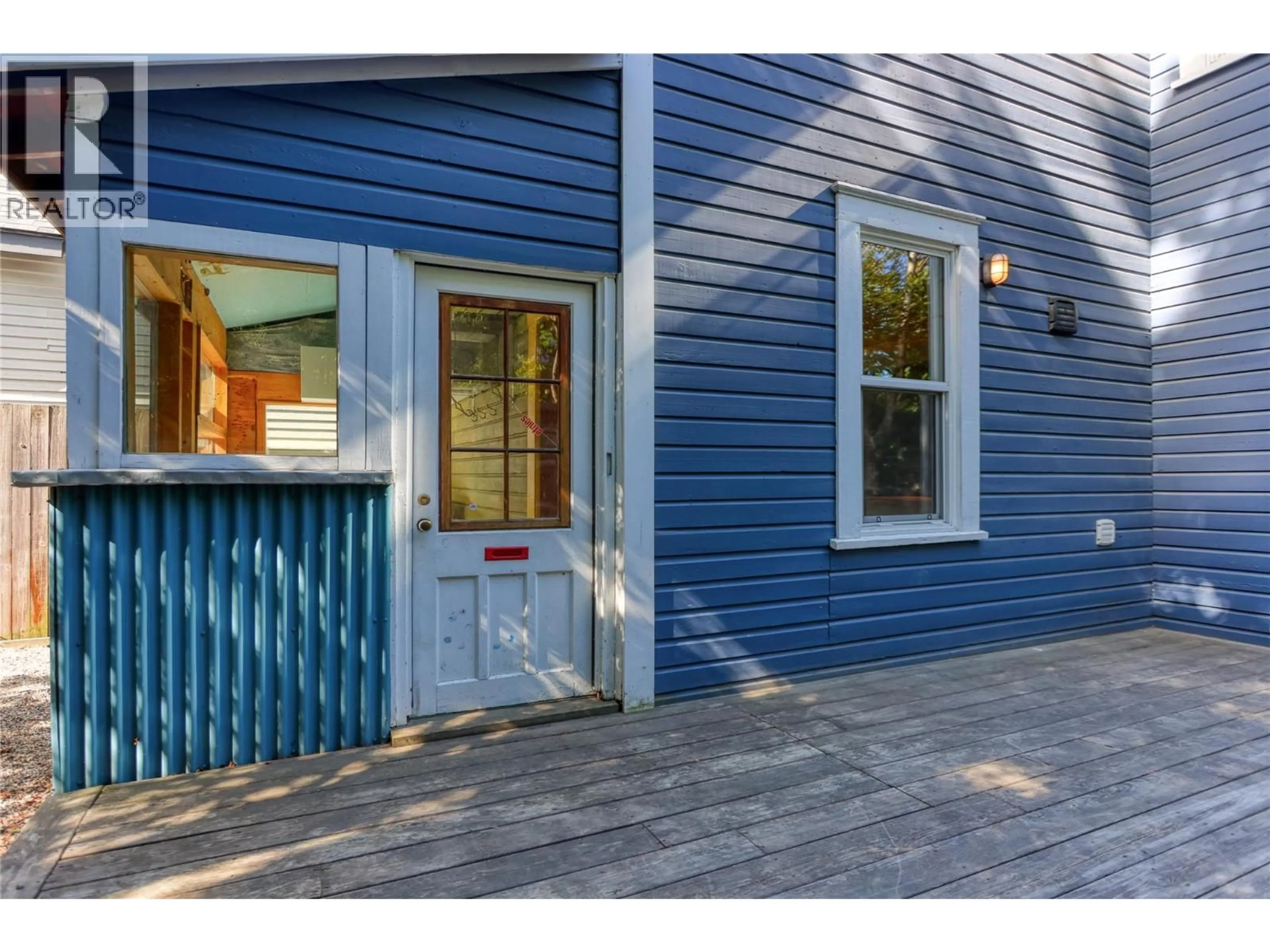 Home with vinyl exterior material, street for 924 FRONT STREET, Nelson British Columbia V1L4C2