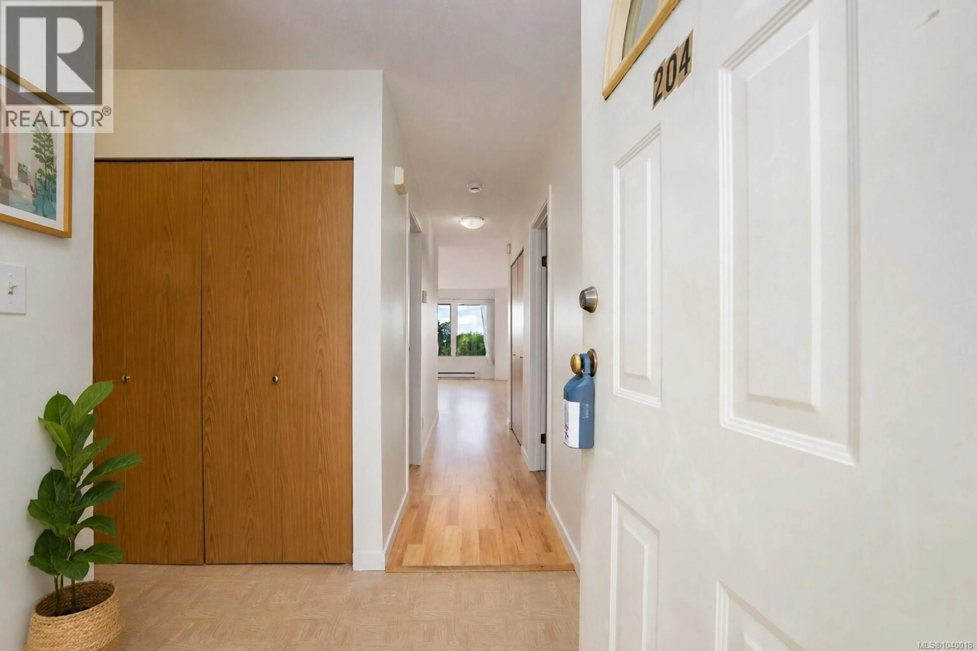 Indoor foyer for 204 - 9916 DANIEL STREET, Chemainus British Columbia V0R1K1