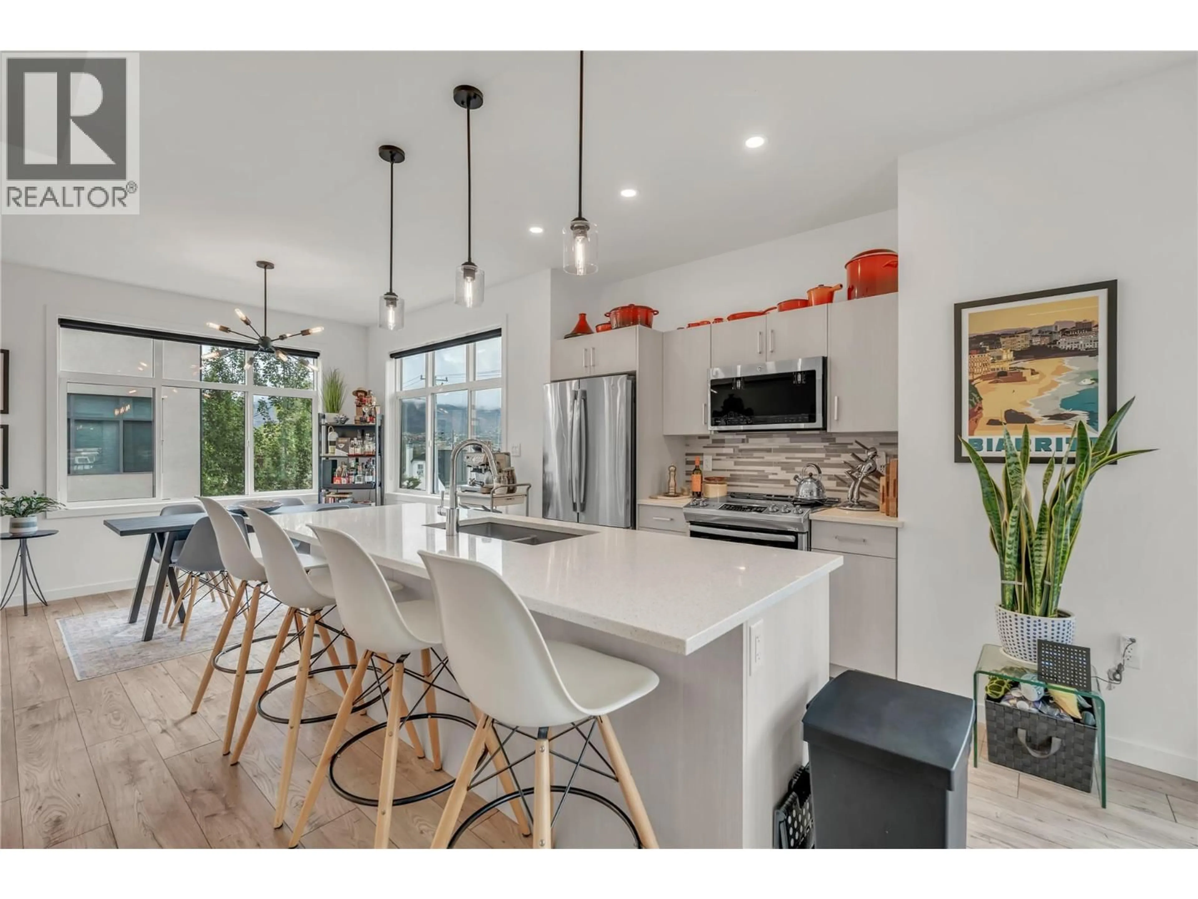 Open concept kitchen, ceramic/tile floor for 115 - 388 ECKHARDT AVENUE EAST, Penticton British Columbia V2A0C7