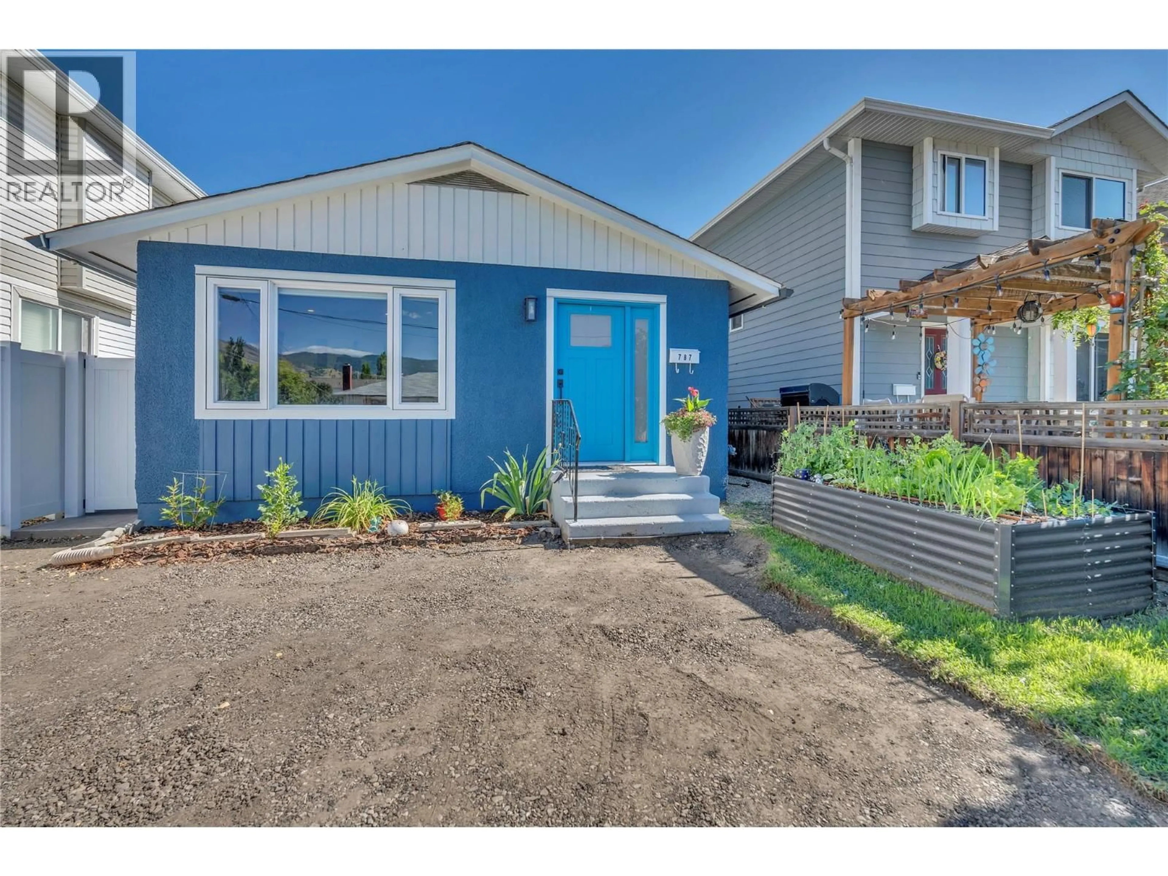 Home with vinyl exterior material, street for 787 KAMLOOPS AVENUE, Penticton British Columbia V2A2J3