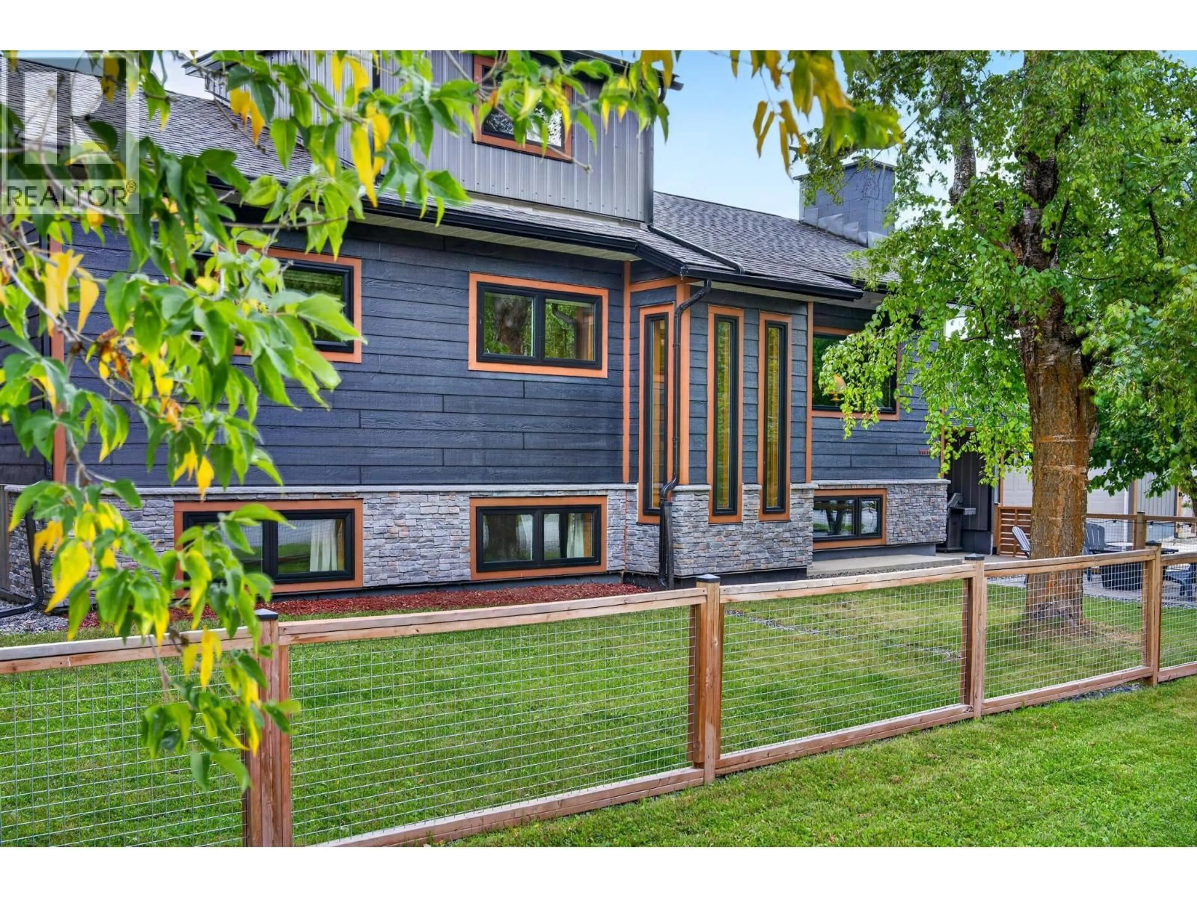 Home with brick exterior material, unknown for 502 10TH STREET SOUTH, Golden British Columbia V0A1H0