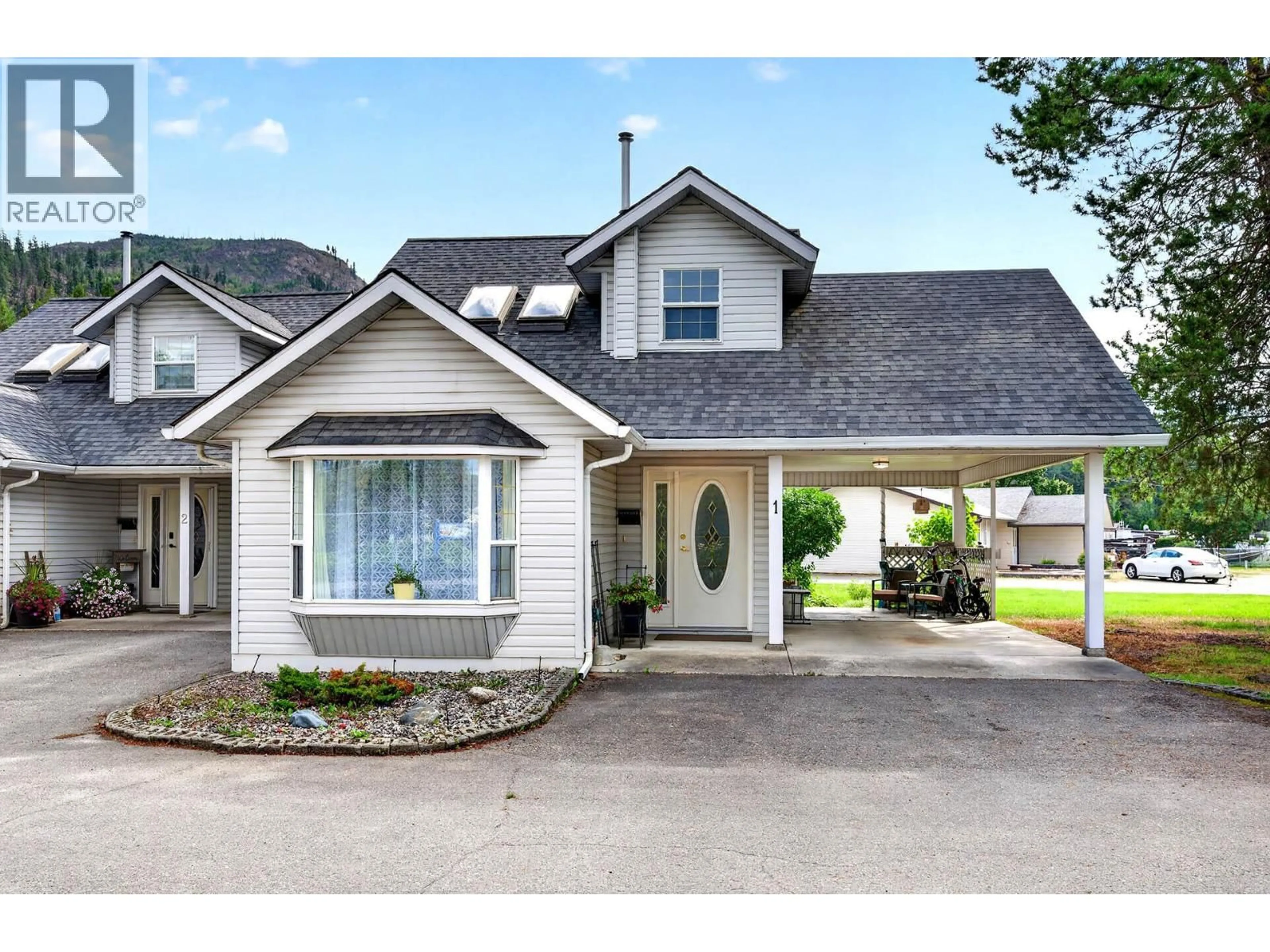 Home with vinyl exterior material, street for 1 - 4476 BARRIERE TOWN ROAD, Barriere British Columbia V0E1E0
