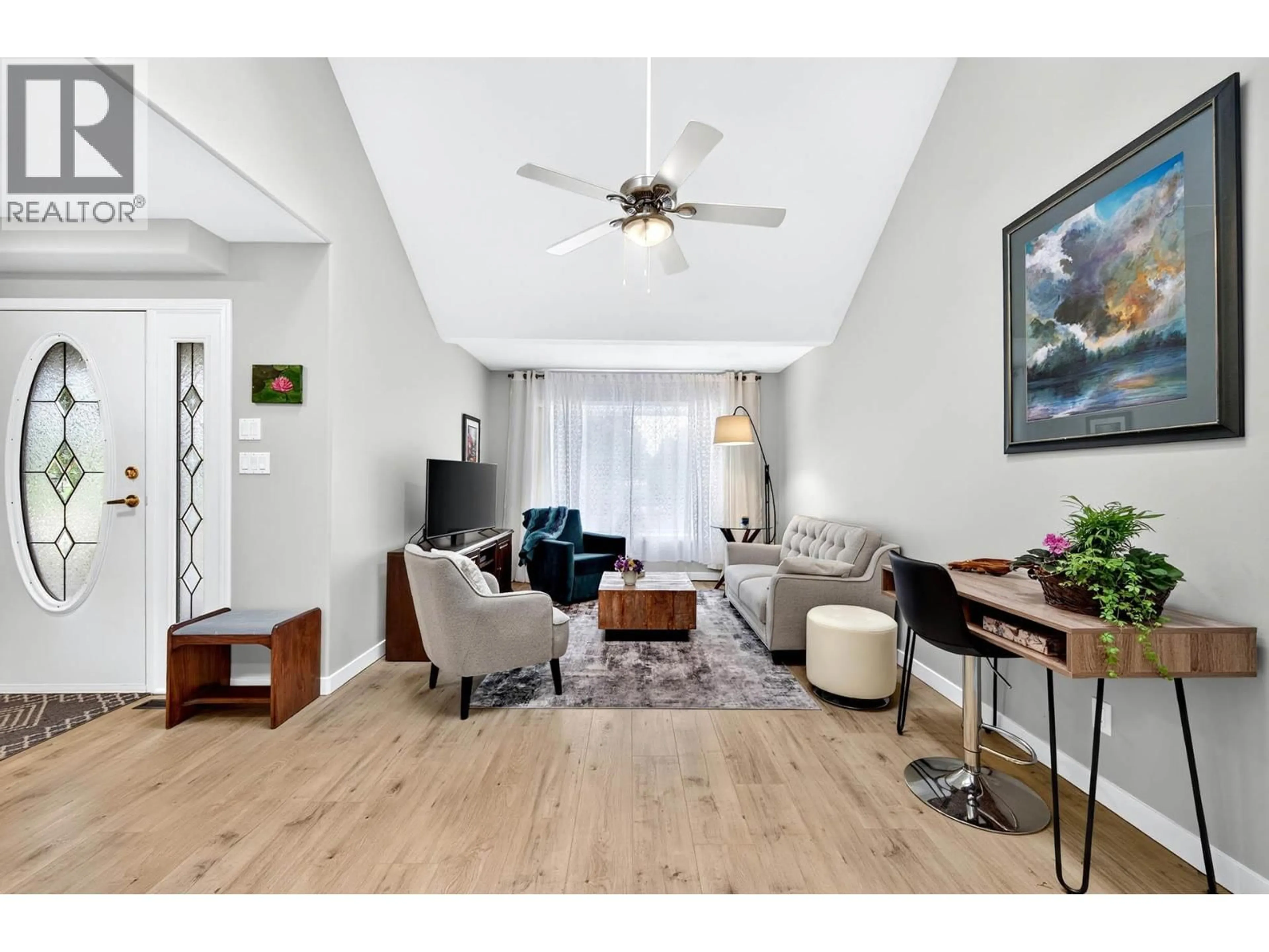 Living room with furniture, wood/laminate floor for 1 - 4476 BARRIERE TOWN ROAD, Barriere British Columbia V0E1E0