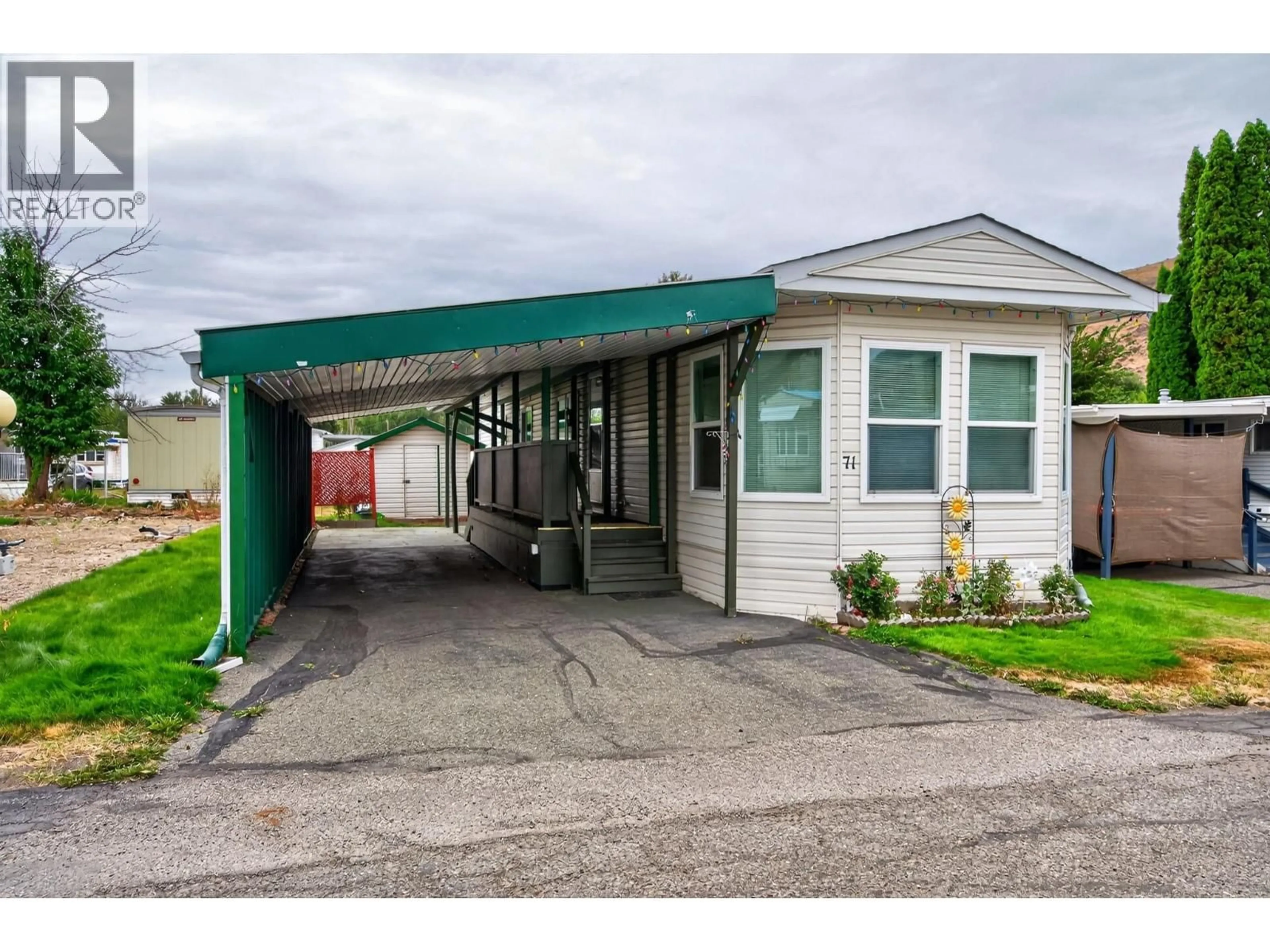 Home with vinyl exterior material, street for 71 - 2400 OAKDALE WAY, Kamloops British Columbia V2B6W7