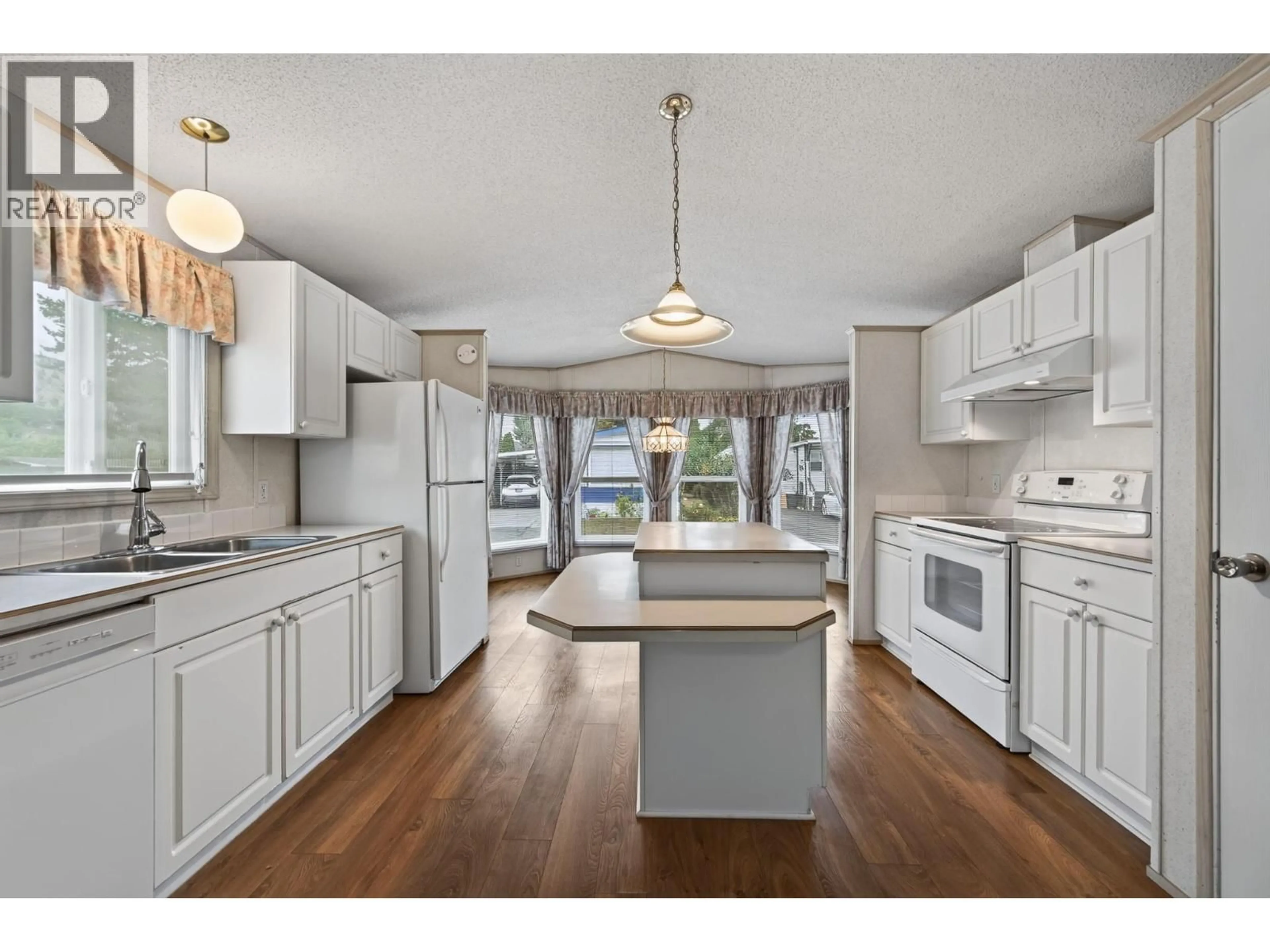 Open concept kitchen, unknown for 71 - 2400 OAKDALE WAY, Kamloops British Columbia V2B6W7