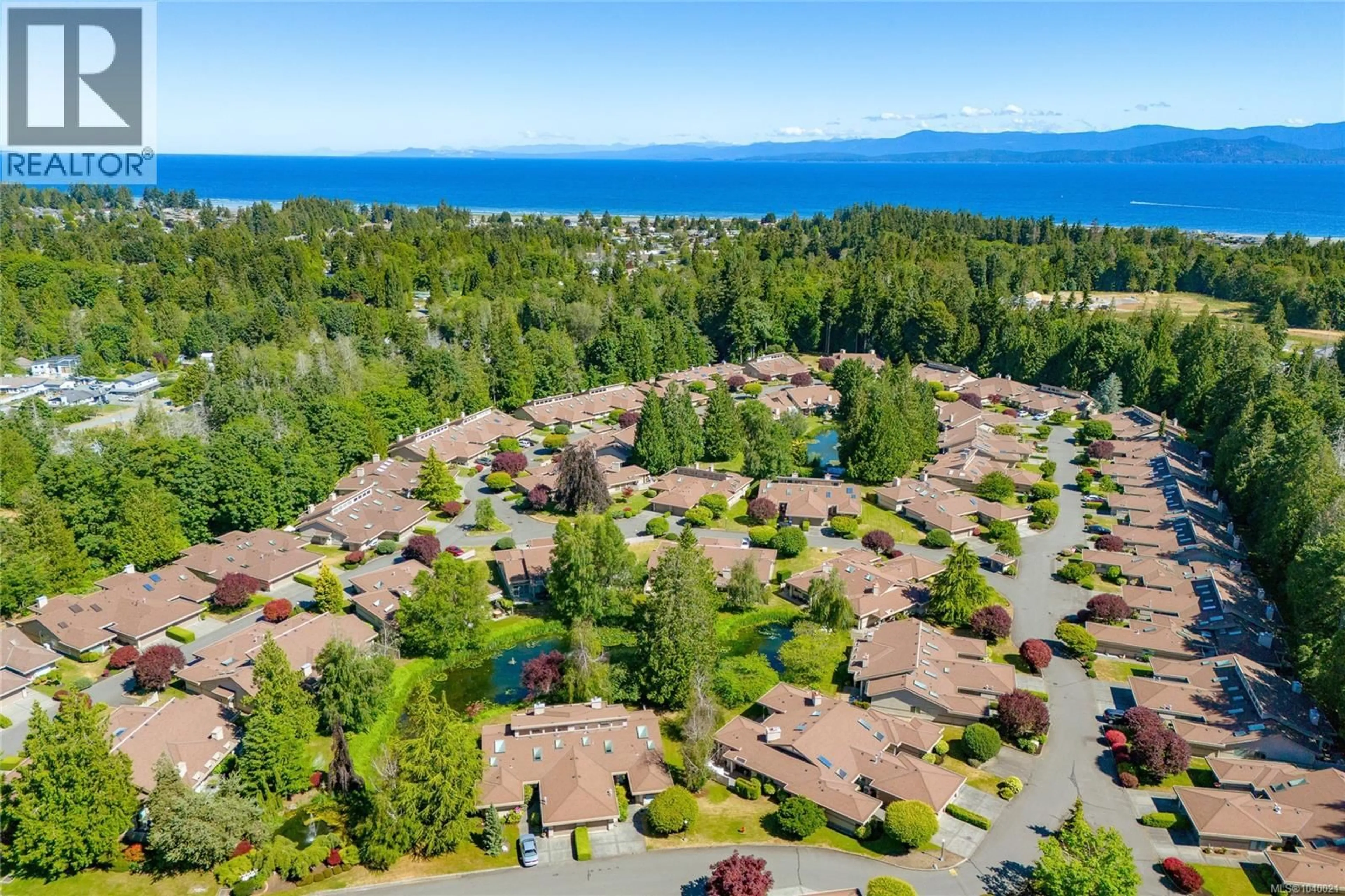 A pic from outside/outdoor area/front of a property/back of a property/a pic from drone, water/lake/river/ocean view for 902 LAKES BOULEVARD, Parksville British Columbia V9P2P8