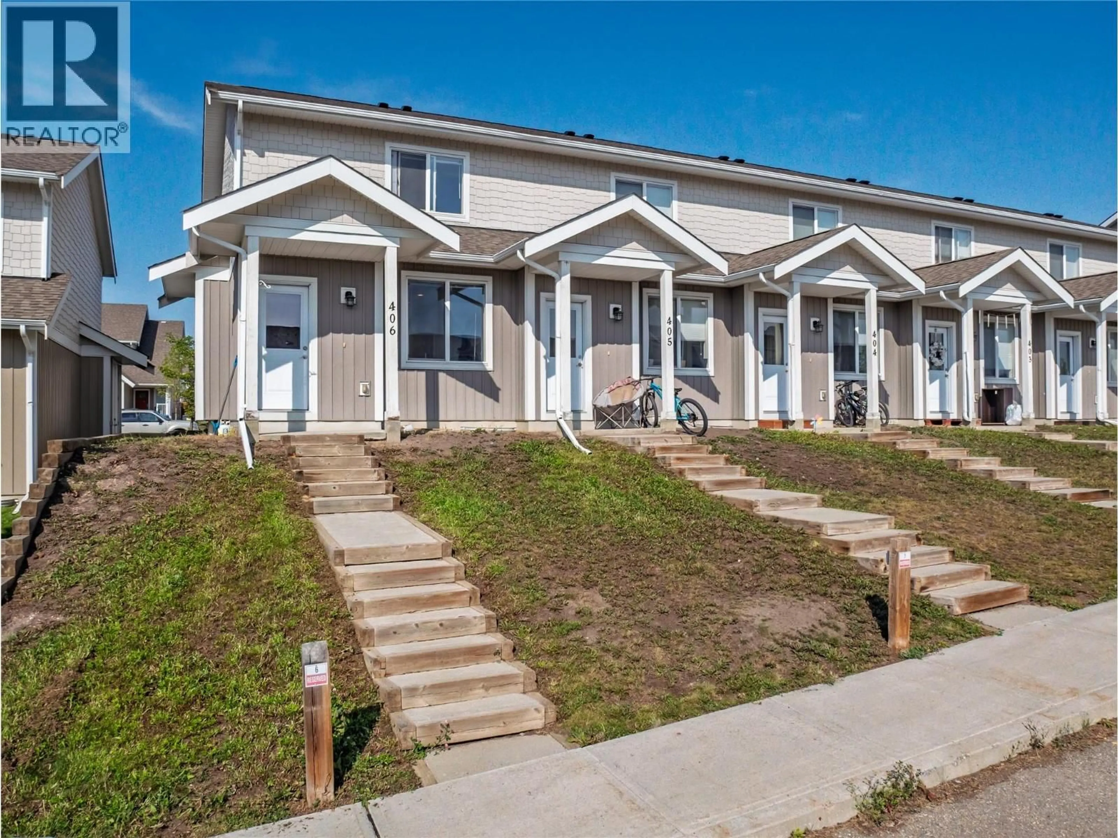 Home with vinyl exterior material, street for 406 - 1617 88 AVENUE, Dawson Creek British Columbia V1G0E8
