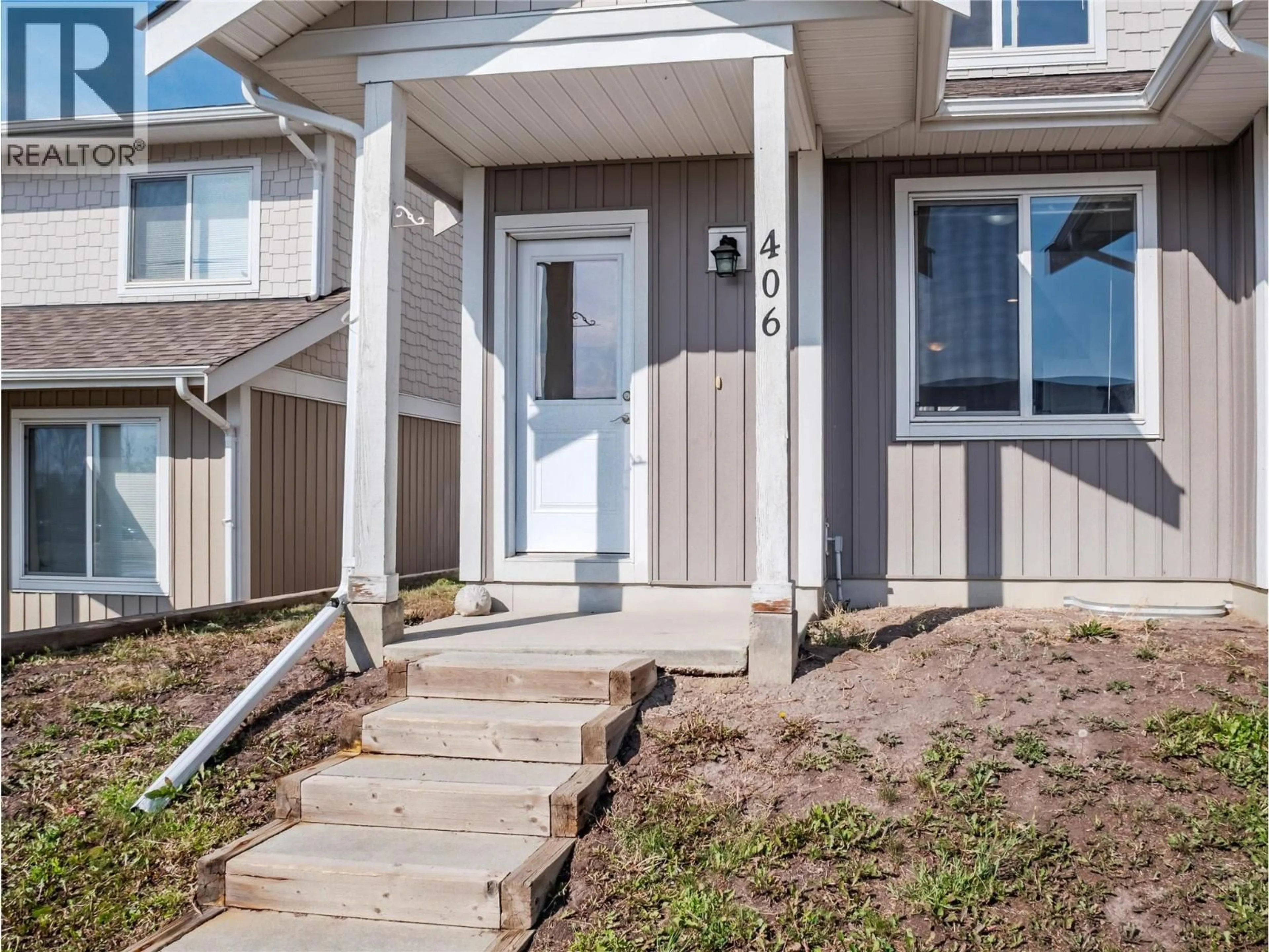 Home with vinyl exterior material, street for 406 - 1617 88 AVENUE, Dawson Creek British Columbia V1G0E8