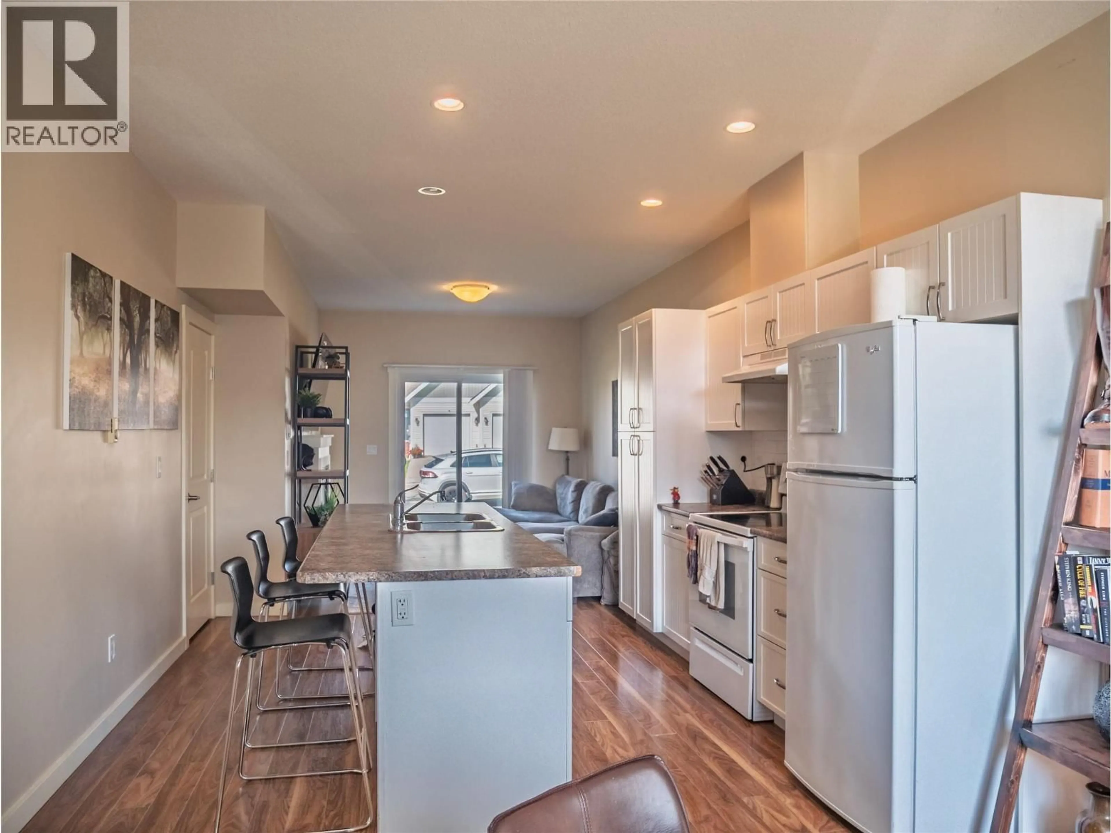 Open concept kitchen, unknown for 406 - 1617 88 AVENUE, Dawson Creek British Columbia V1G0E8
