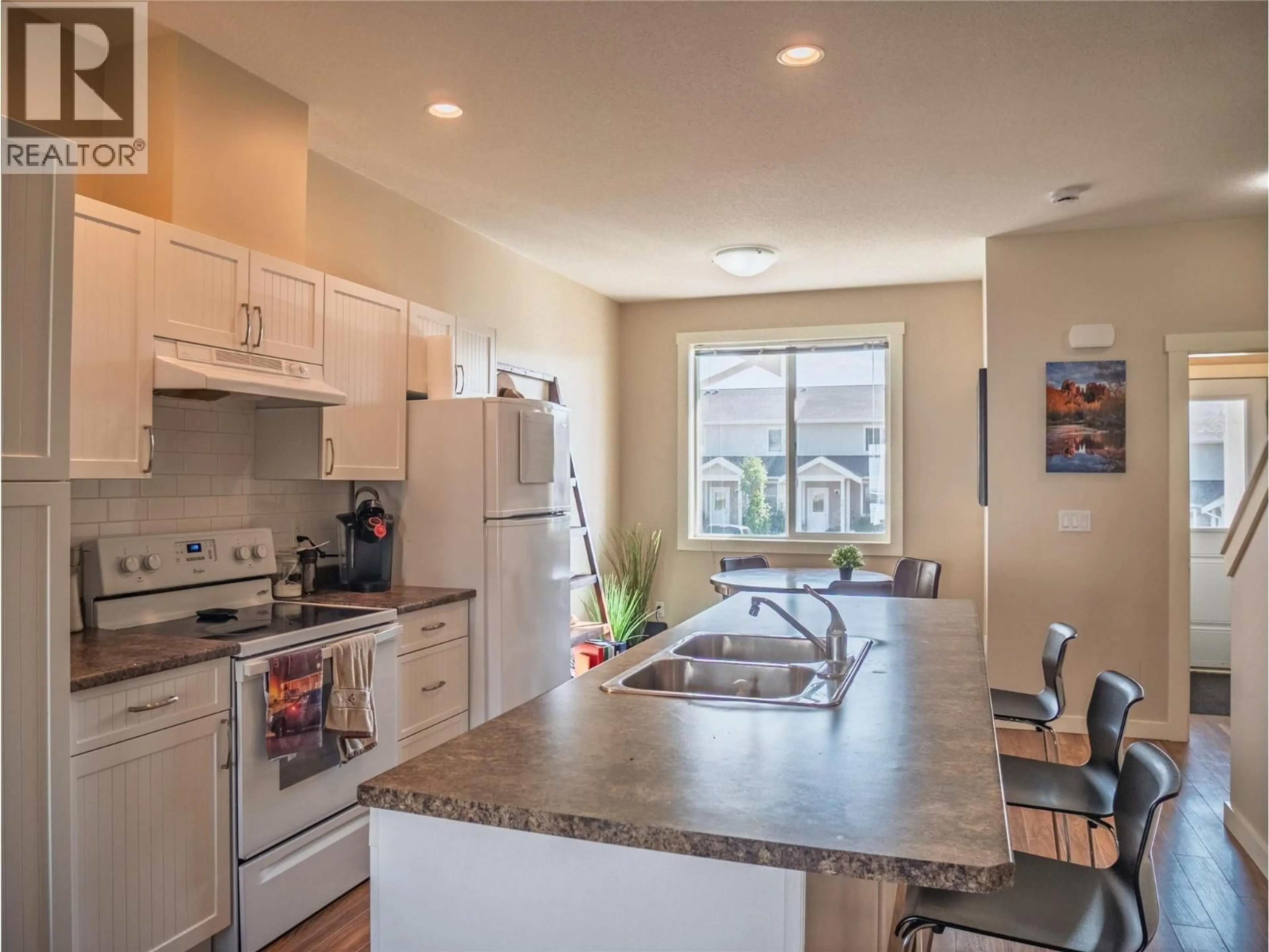 Open concept kitchen, ceramic/tile floor for 406 - 1617 88 AVENUE, Dawson Creek British Columbia V1G0E8