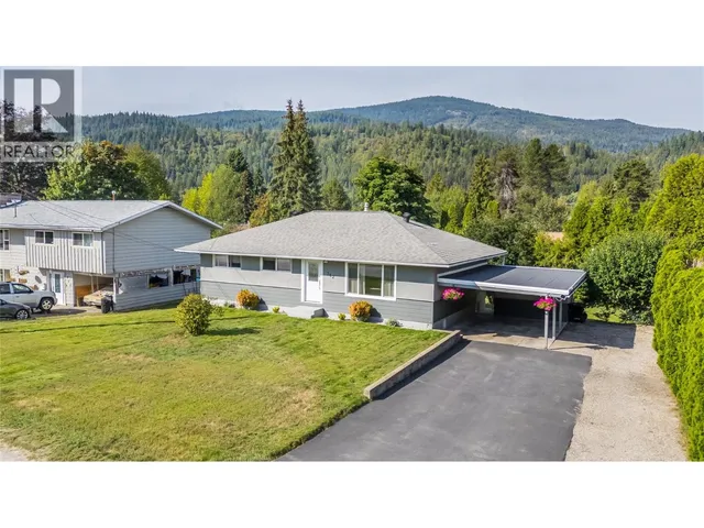 762 5TH AVENUE, Castlegar 3