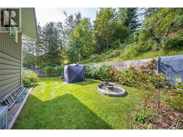 2404 11TH AVENUE, Castlegar 4