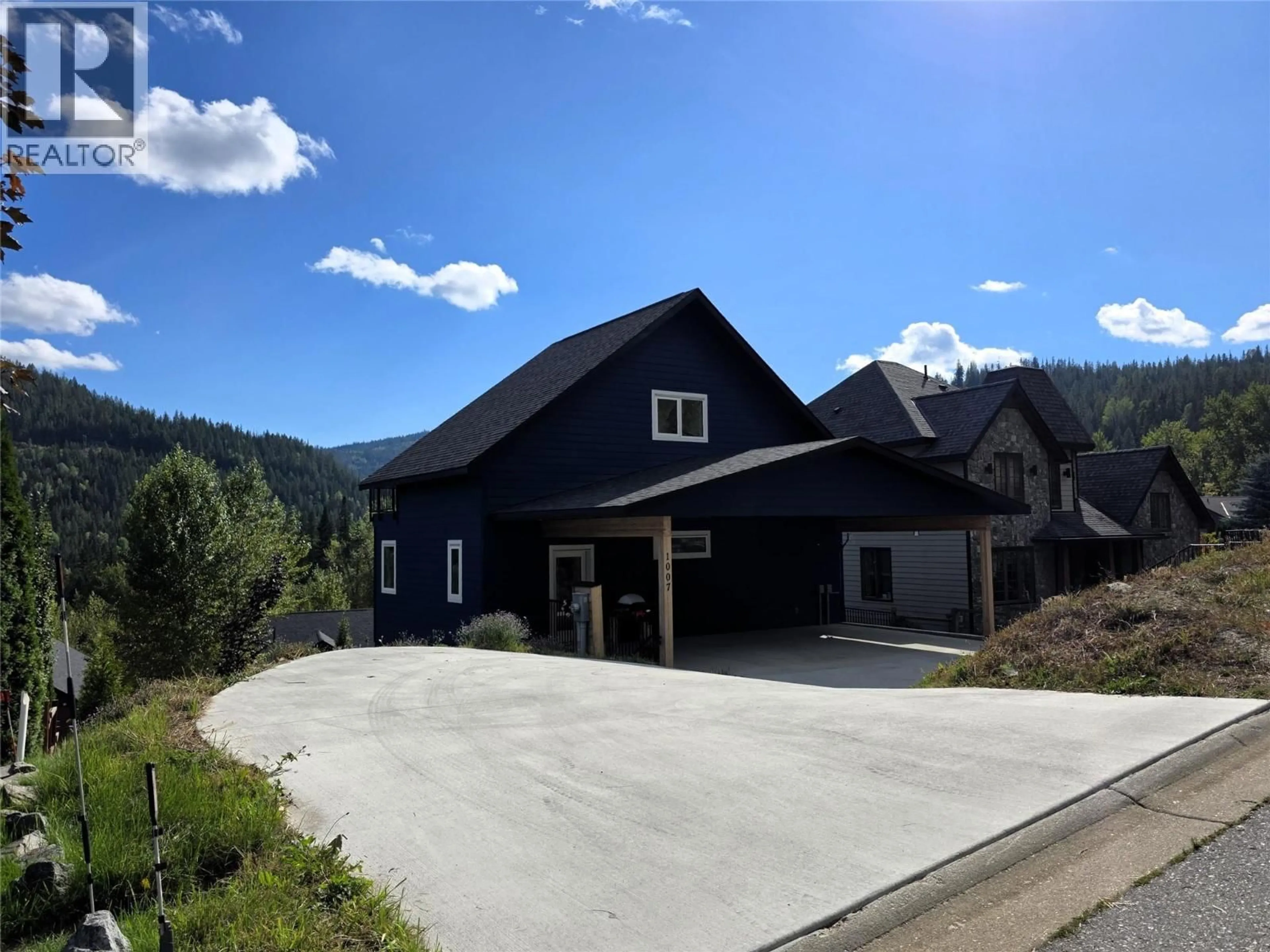 A pic from outside/outdoor area/front of a property/back of a property/a pic from drone, mountain view for 1007 SILVERTIP ROAD, Rossland British Columbia V0G1Y0