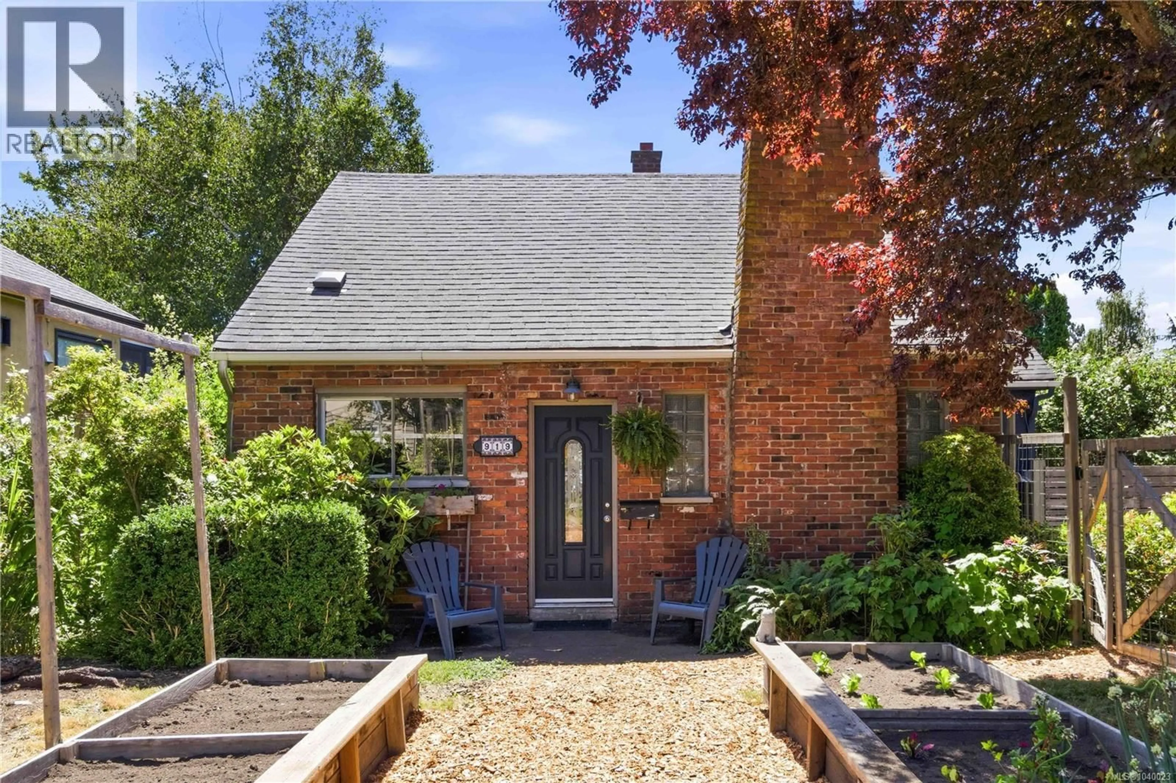 Home with brick exterior material, street for 919 DUNSMUIR ROAD, Esquimalt British Columbia V9A5C4