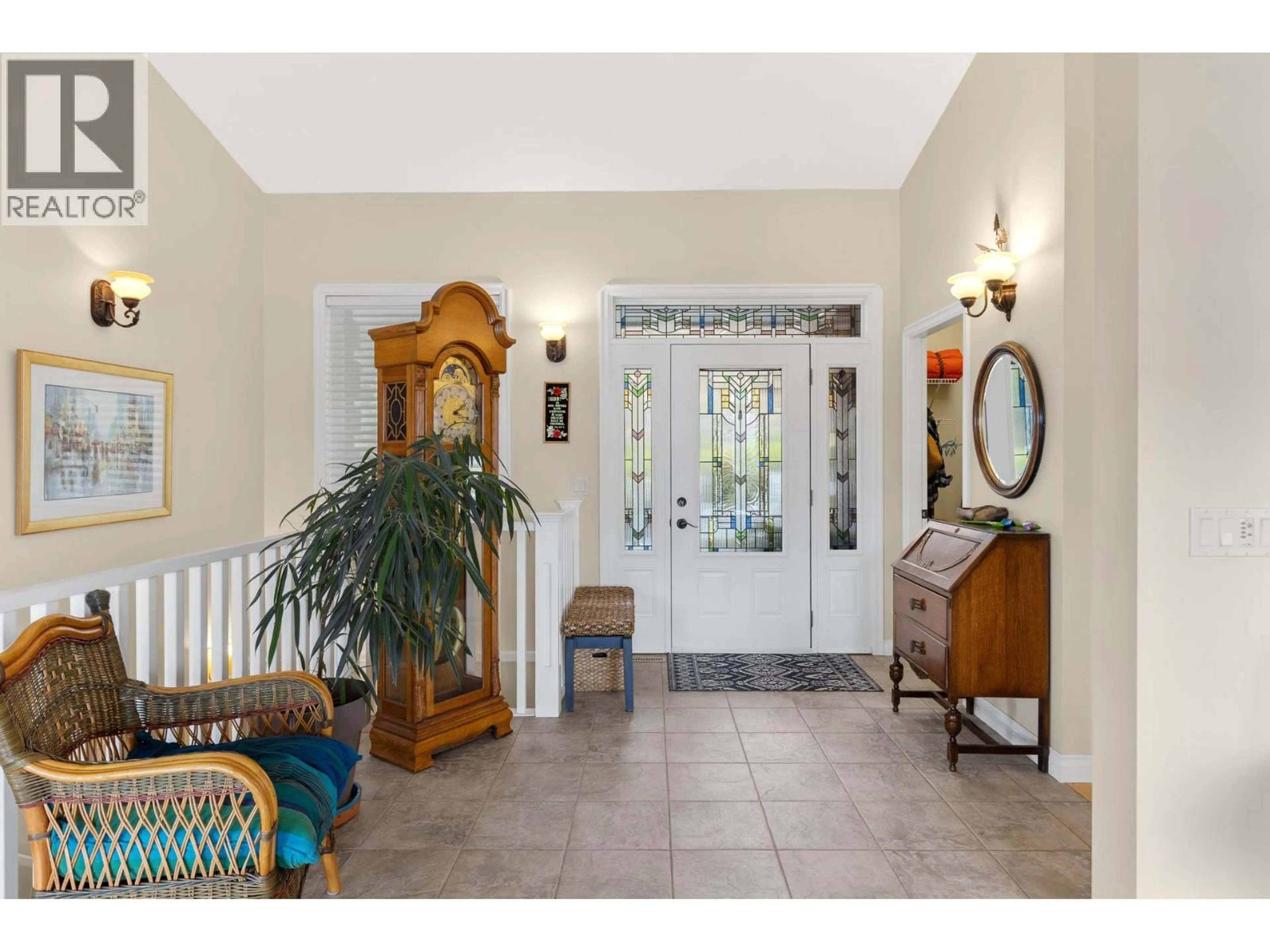 Indoor foyer for 6447 RENFREW ROAD, Peachland British Columbia V0H1X7