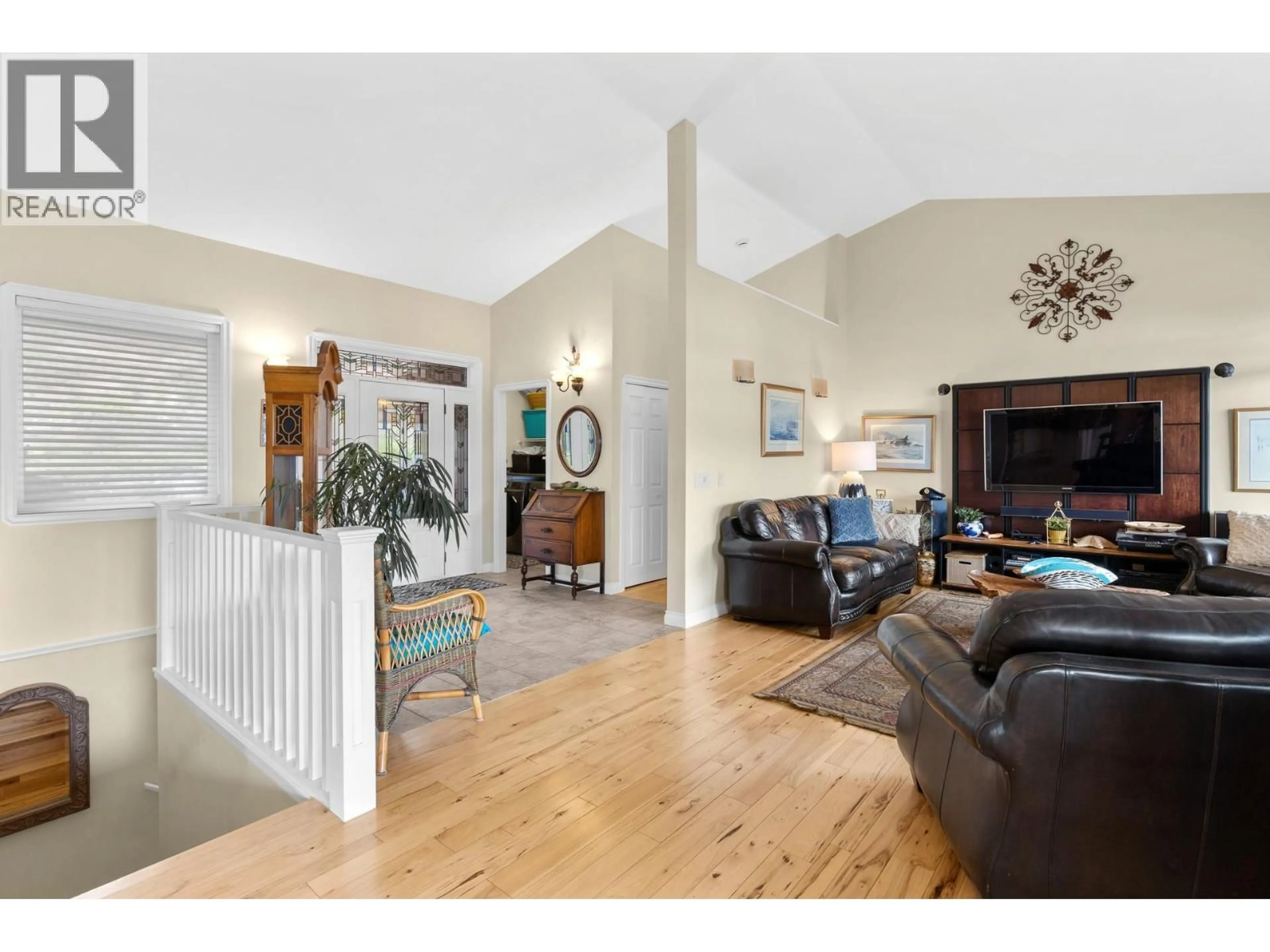 Living room with furniture, wood/laminate floor for 6447 RENFREW ROAD, Peachland British Columbia V0H1X7