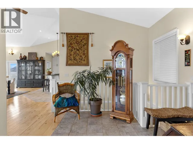 6447 RENFREW ROAD, Peachland 5