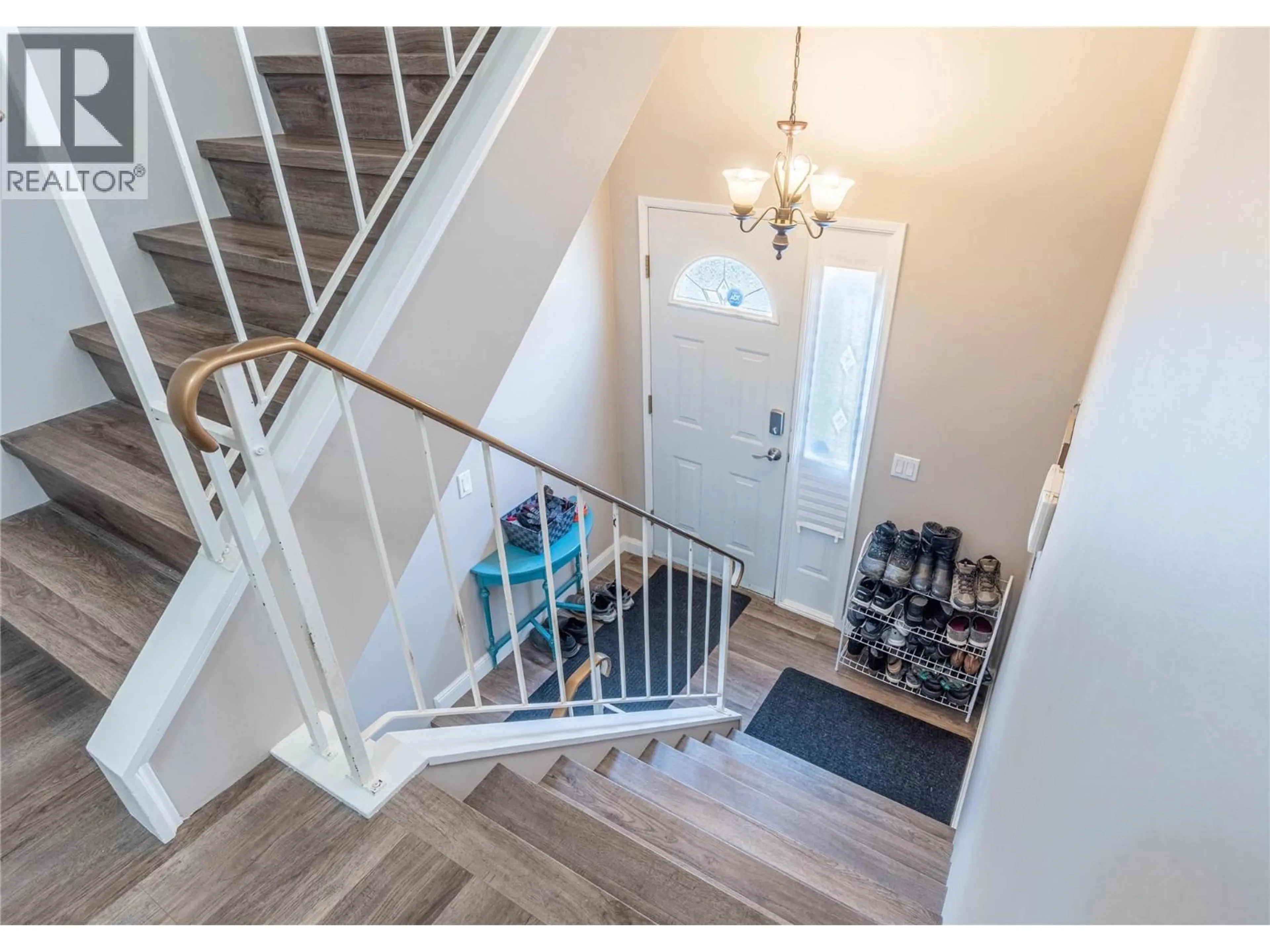 Indoor entryway for 9 - 1469 SPRINGHILL DRIVE, Kamloops British Columbia V2E1H5