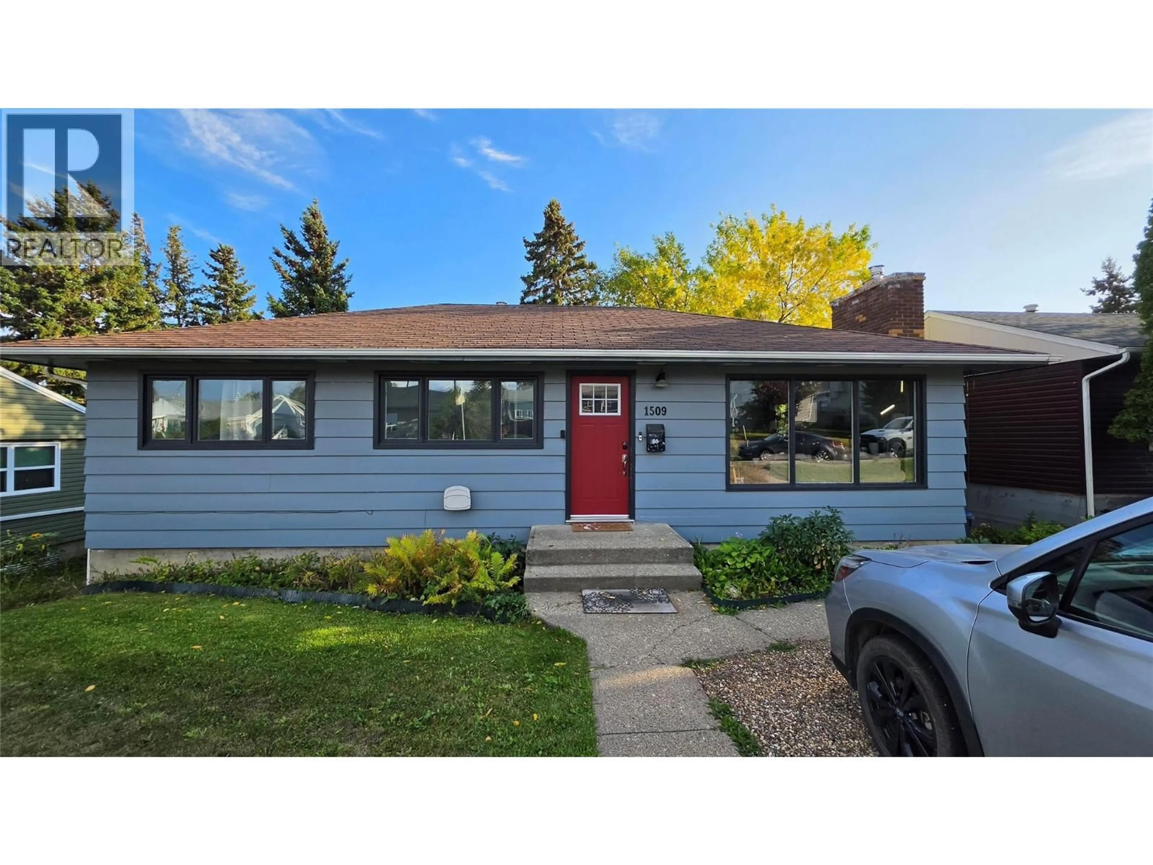 Home with vinyl exterior material, street for 1509 95 AVENUE, Dawson Creek British Columbia V1G1J9