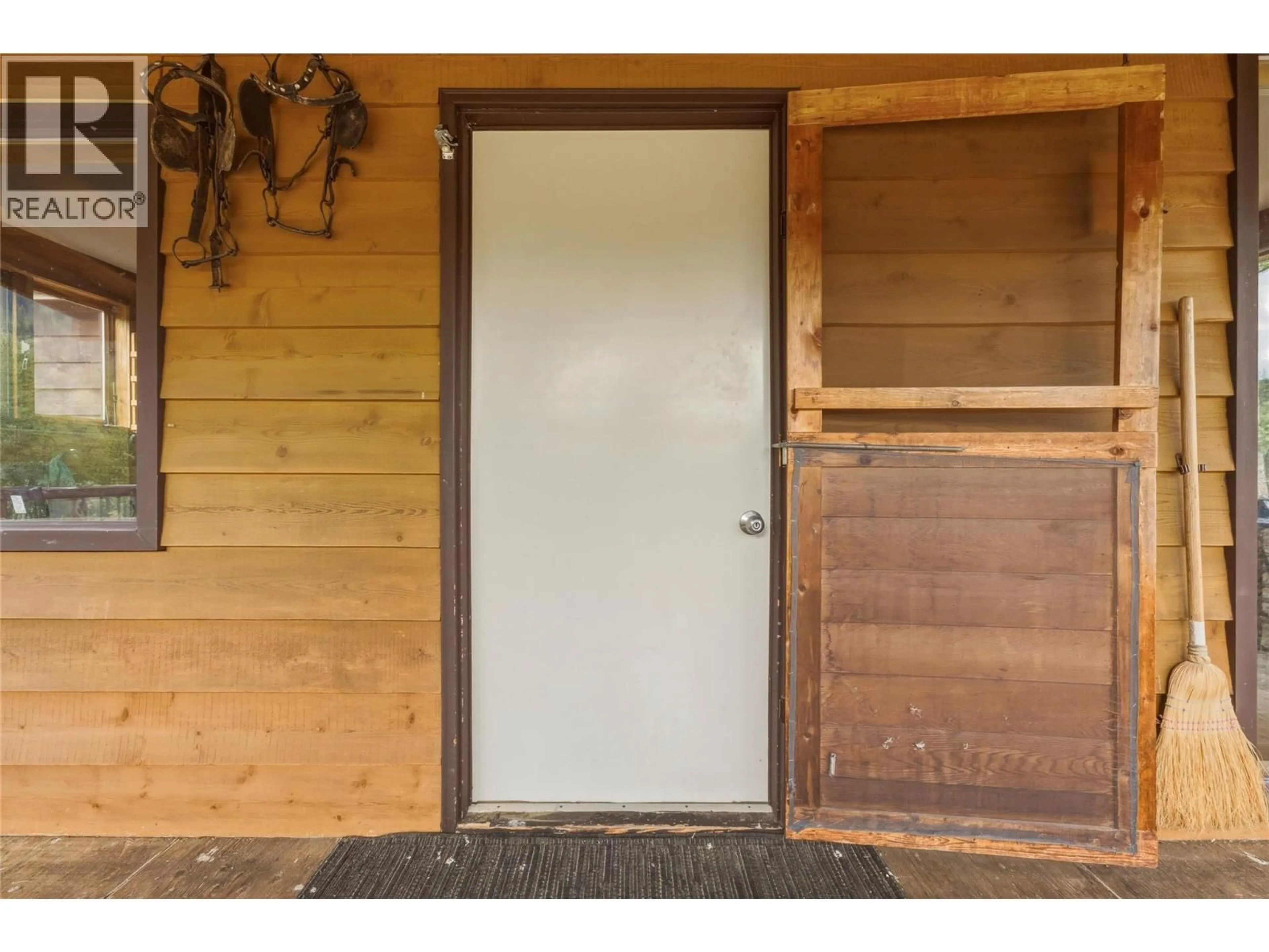 Indoor entryway for 6860 MARTIN PRAIRIE ROAD, Falkland British Columbia V0E1W1