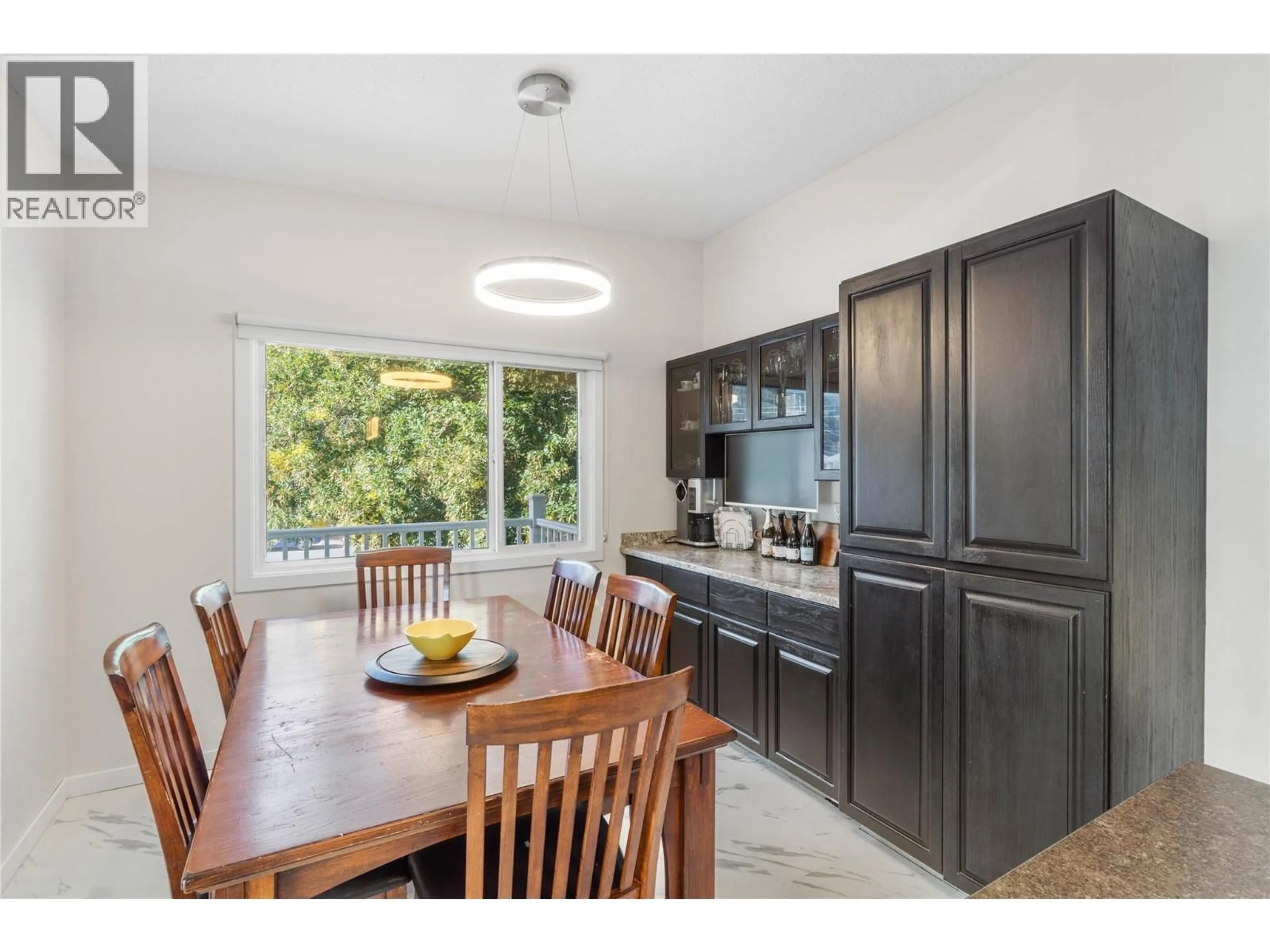 Open concept kitchen, unknown for 811 SUMAC PLACE, Kamloops British Columbia V2B6R4