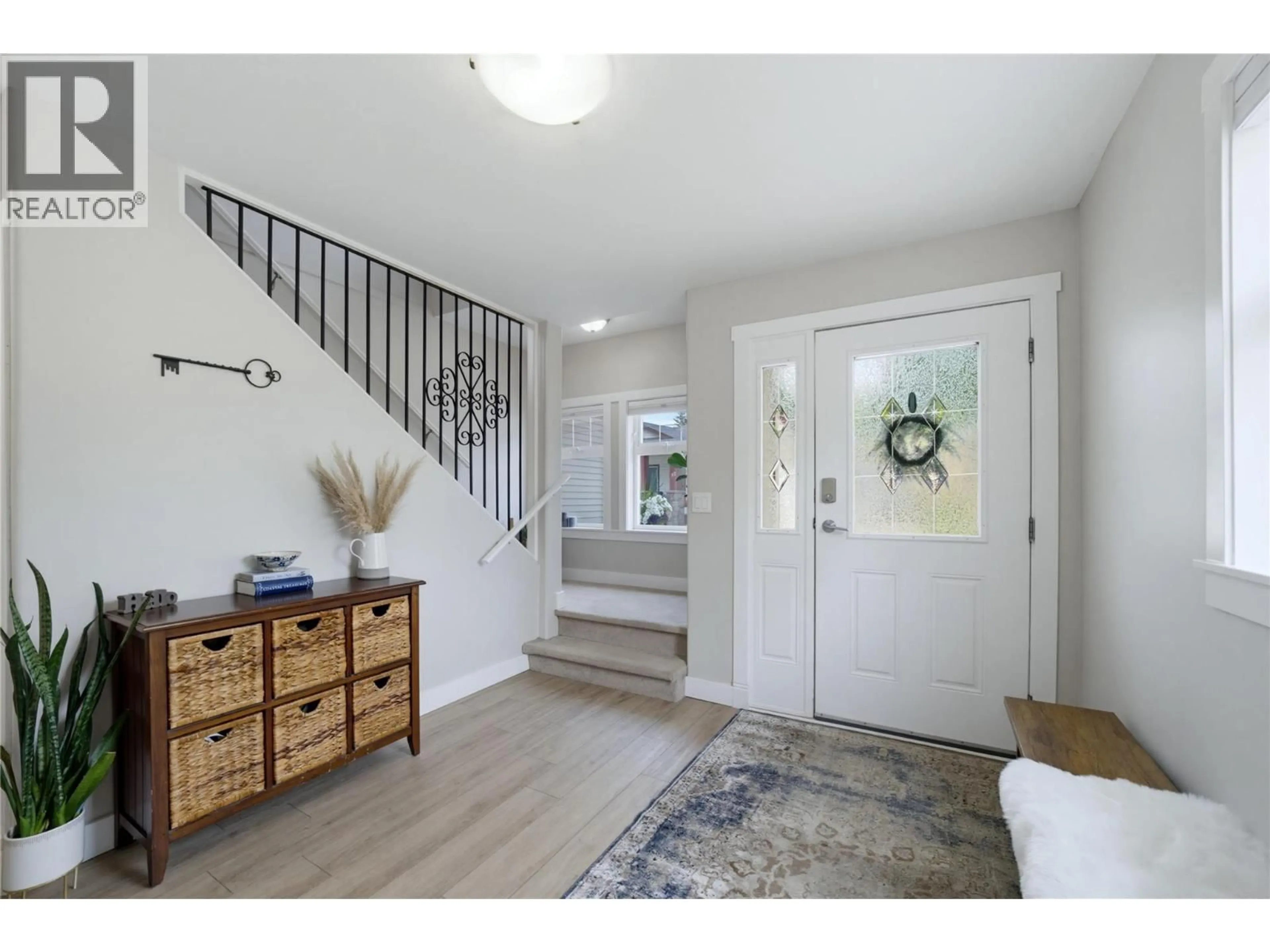 Indoor entryway for 23 - 801 20 STREET NORTHEAST, Salmon Arm British Columbia V1E2R7
