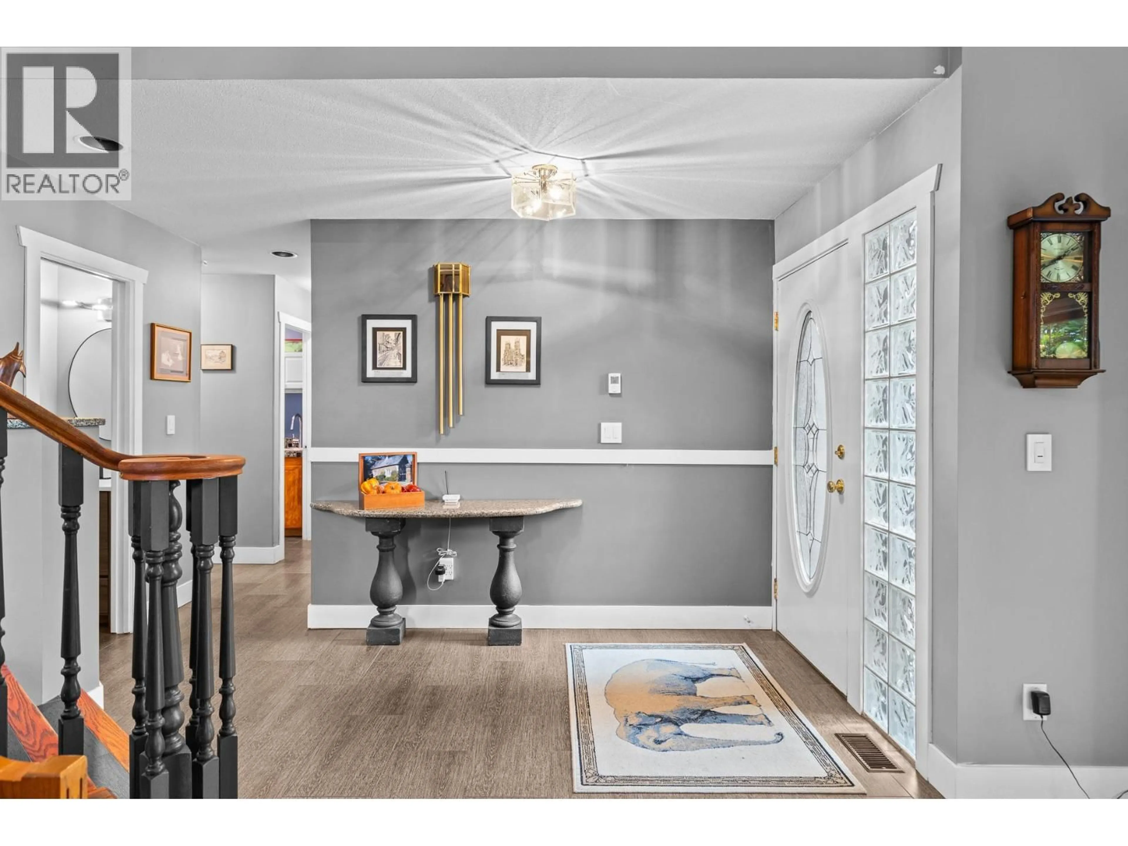Indoor entryway for 1849 PORTLAND PLACE, Kelowna British Columbia V1V1P9