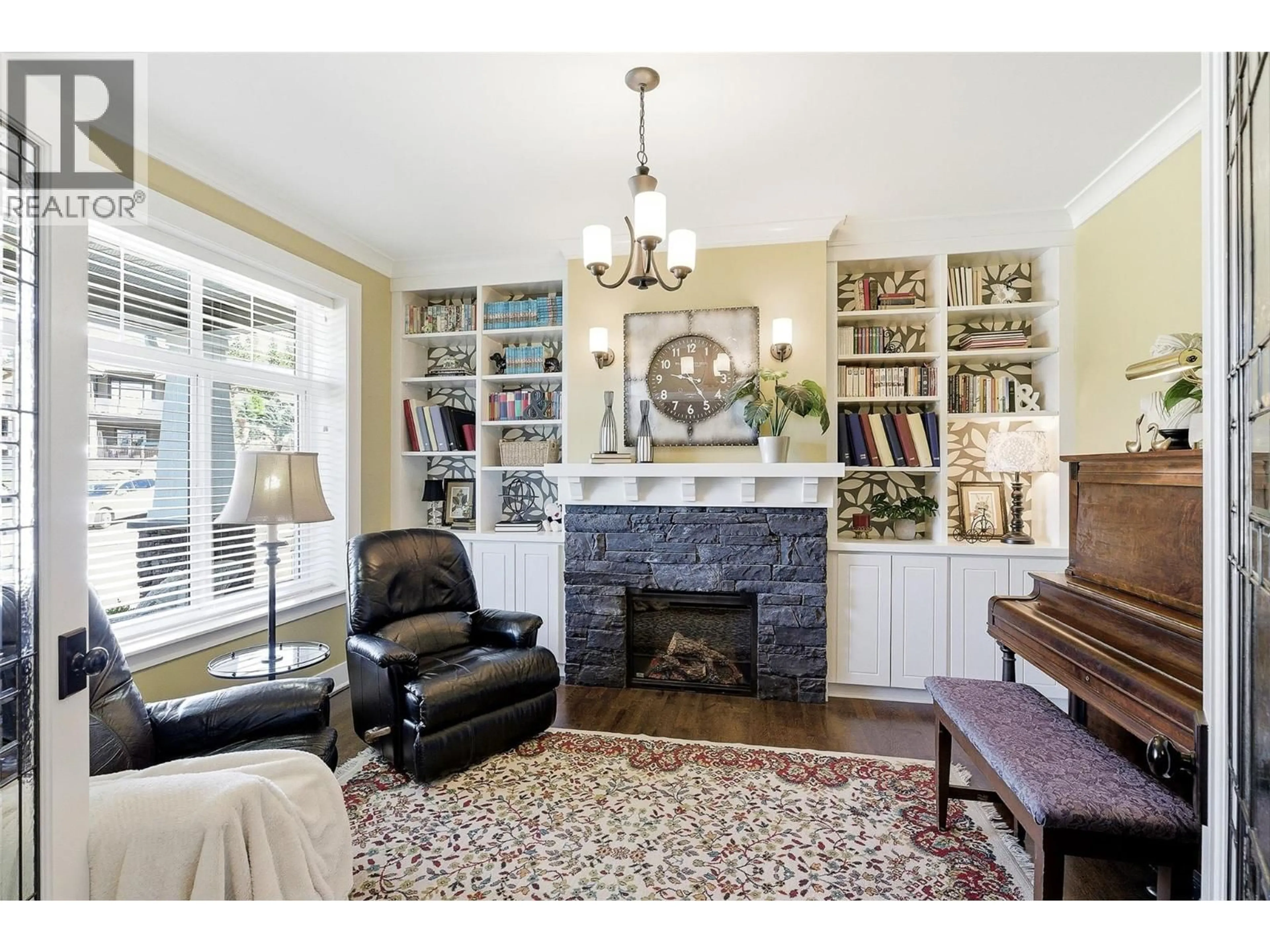 Living room with furniture, unknown for 1619 CHEAKAMUS DRIVE, Kamloops British Columbia V2E2T6