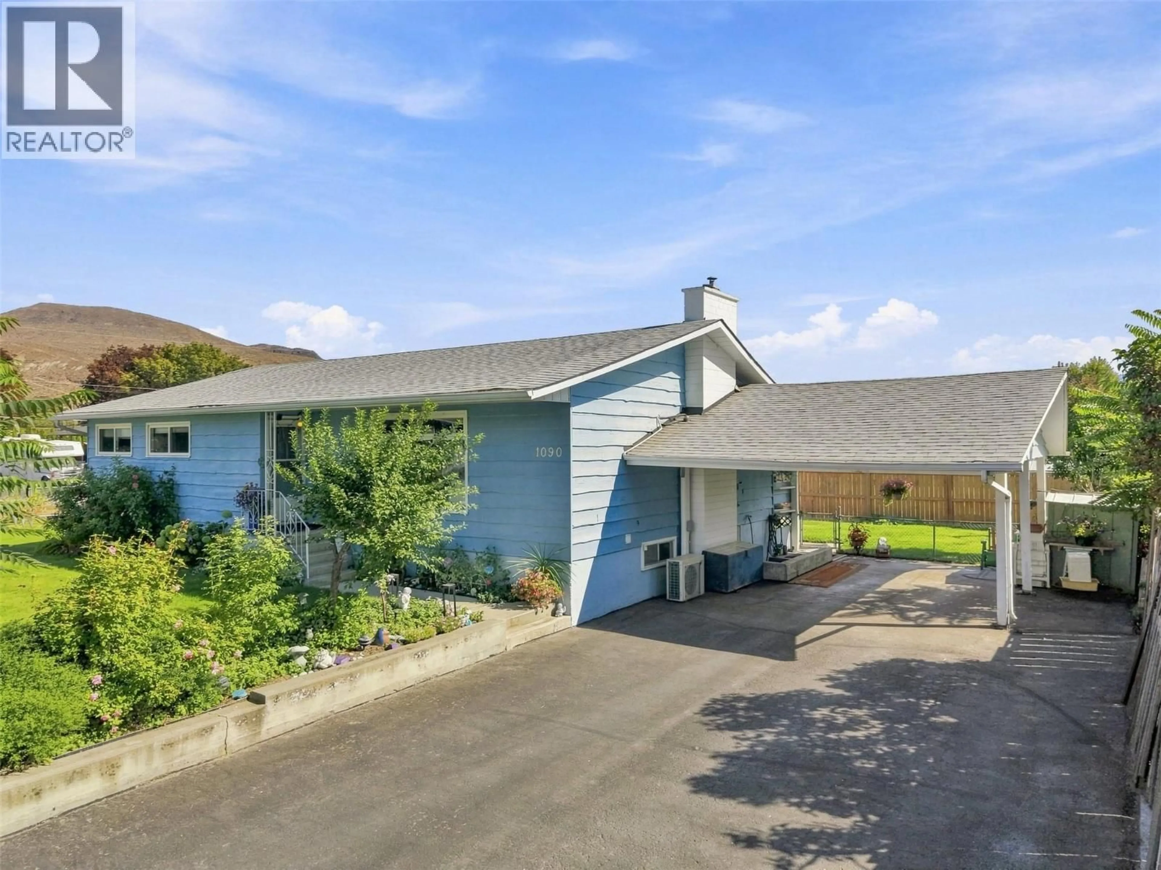 A pic from outside/outdoor area/front of a property/back of a property/a pic from drone, unknown for 1090 CALMAR PLACE, Kamloops British Columbia V2B4T3
