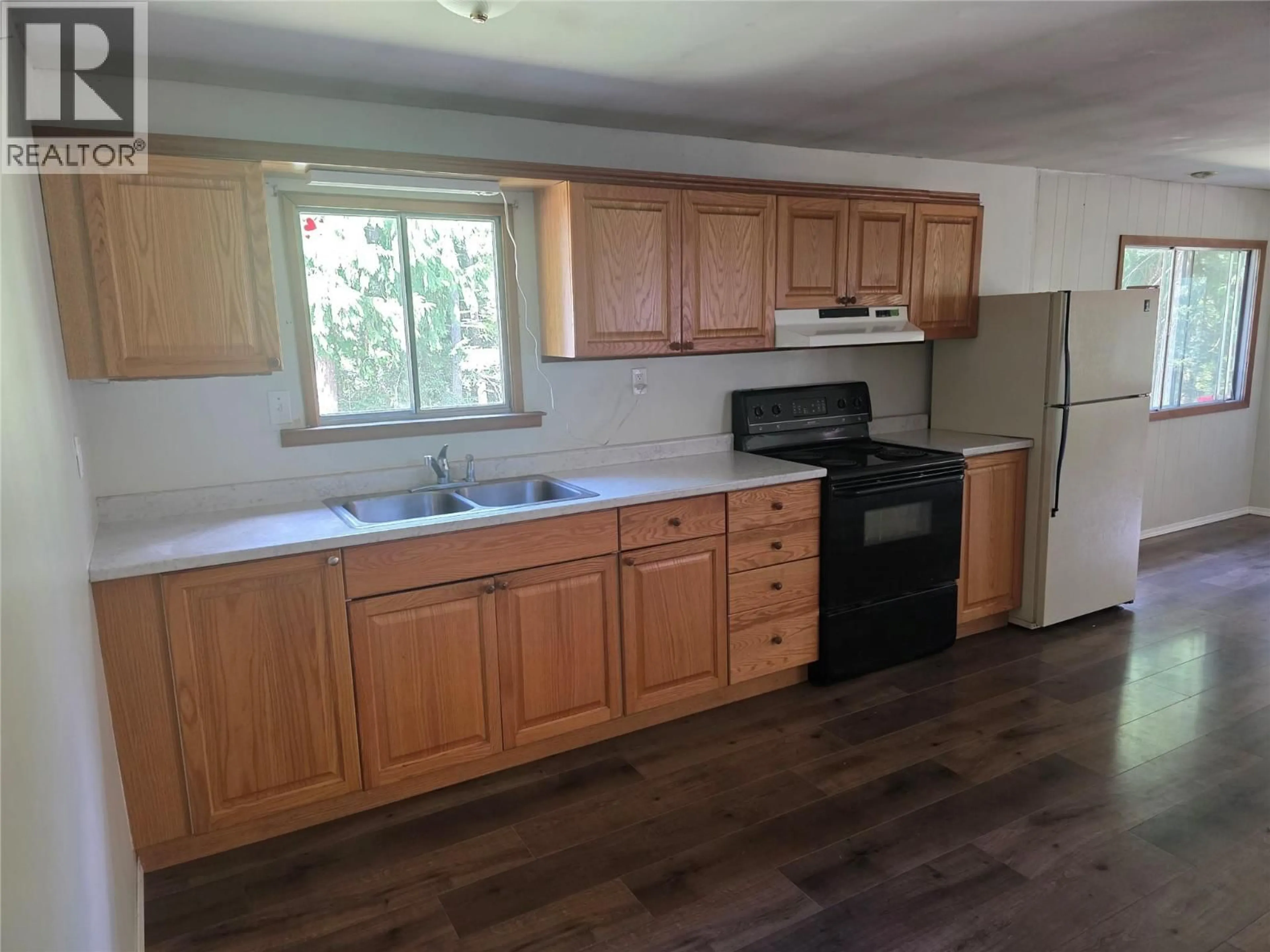 Standard kitchen, wood/laminate floor for 478 BROUSE LOOP ROAD, Nakusp British Columbia V0G1R1