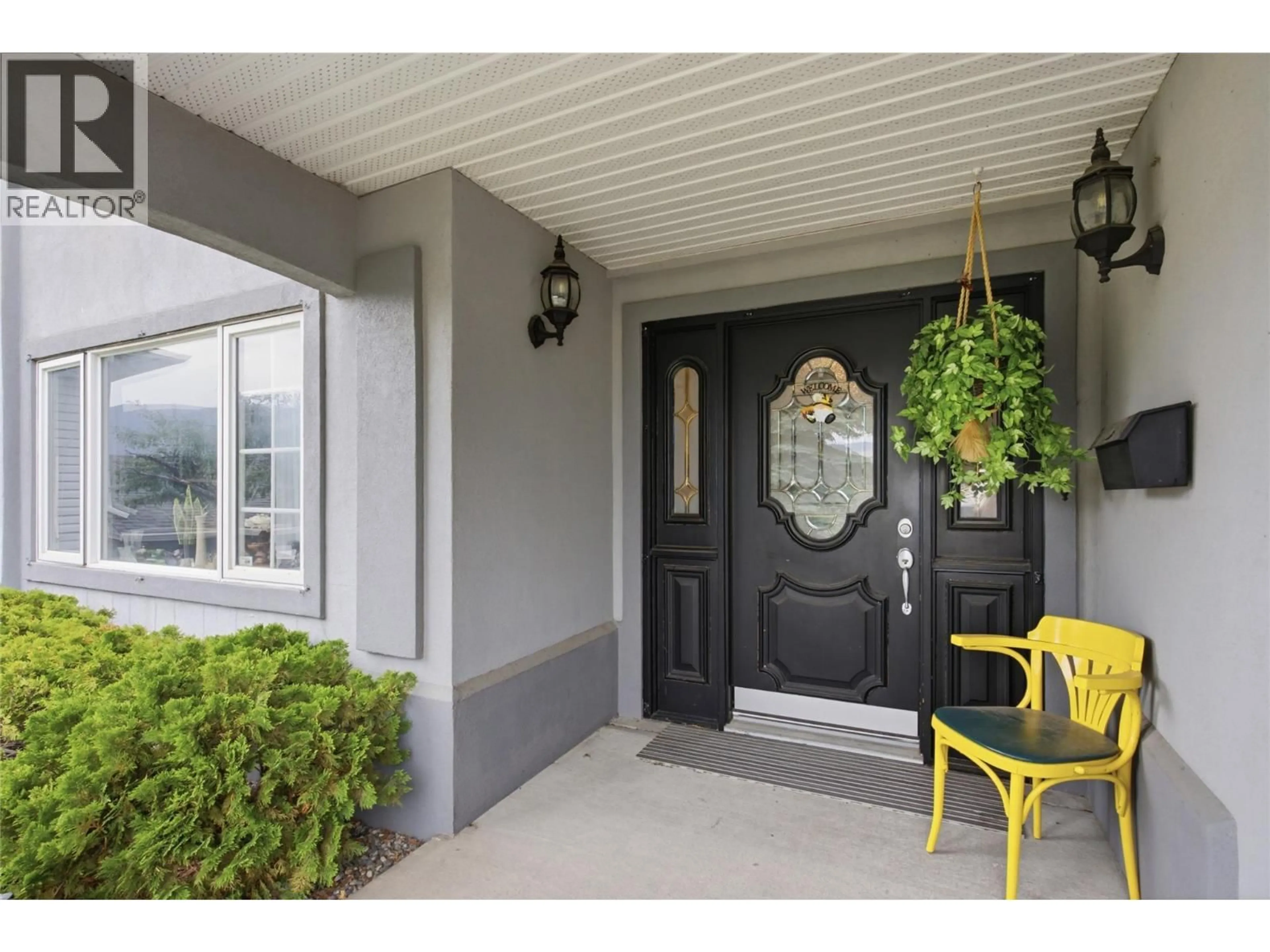 Indoor entryway for 1849 PINERIDGE DRIVE, Merritt British Columbia V1K1J5