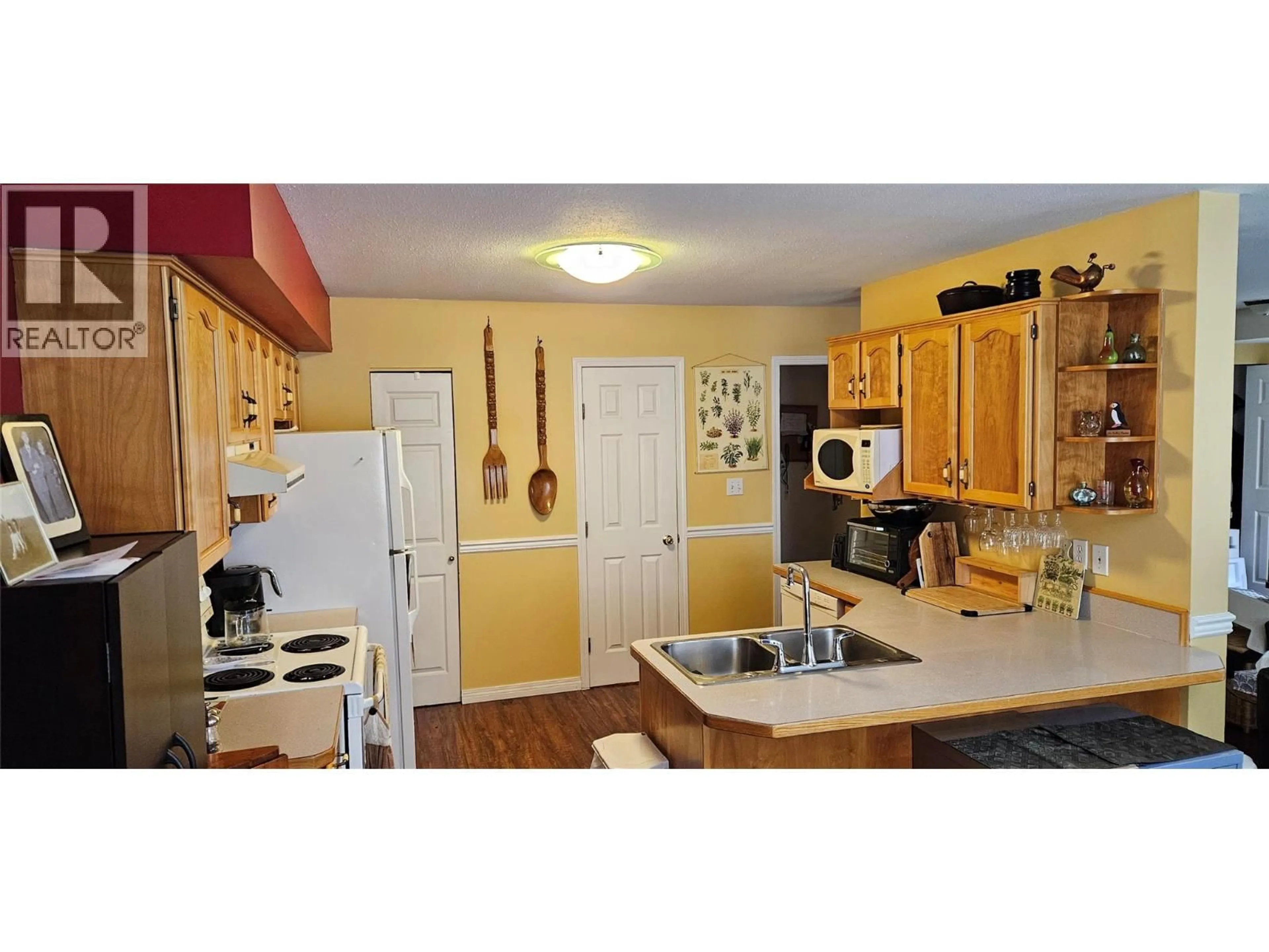 Standard kitchen, wood/laminate floor for 119 - 1458 PENTICTON AVENUE, Penticton British Columbia V2A8L3