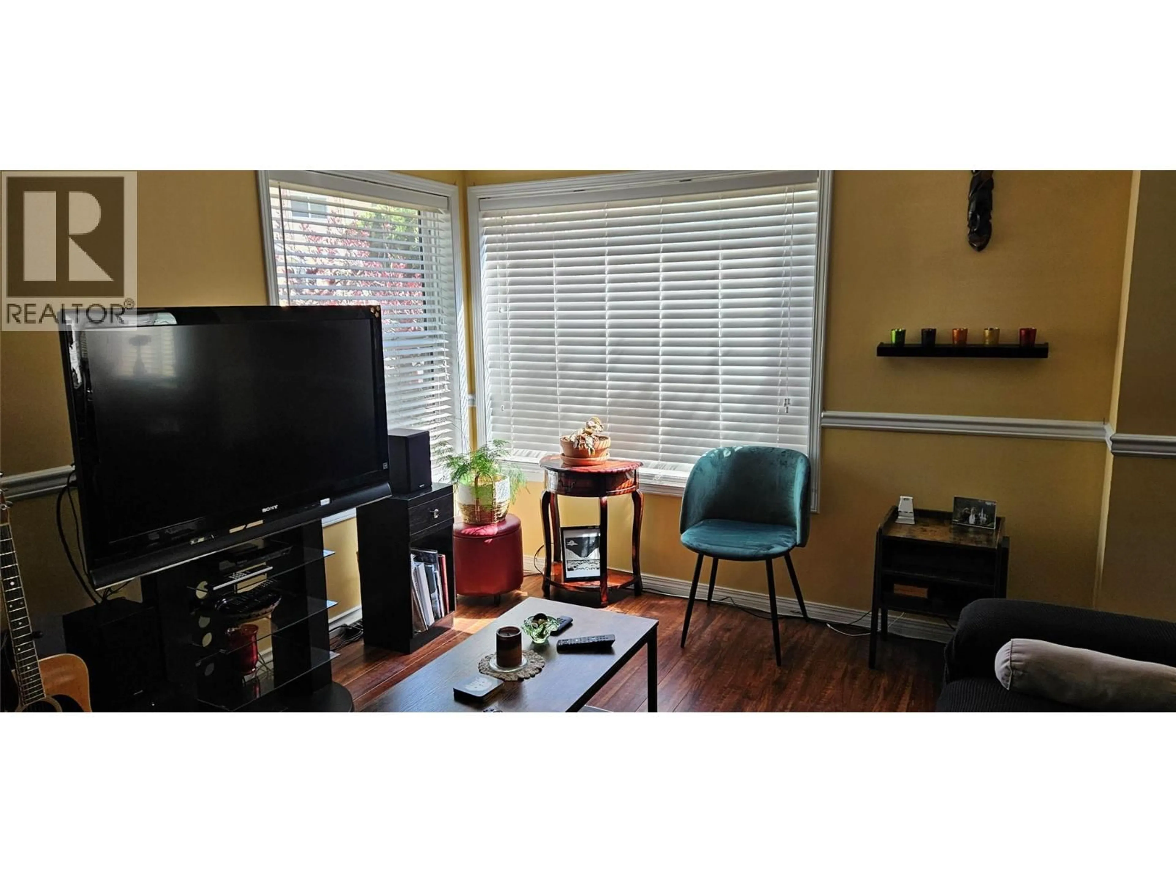 Living room with furniture, wood/laminate floor for 119 - 1458 PENTICTON AVENUE, Penticton British Columbia V2A8L3