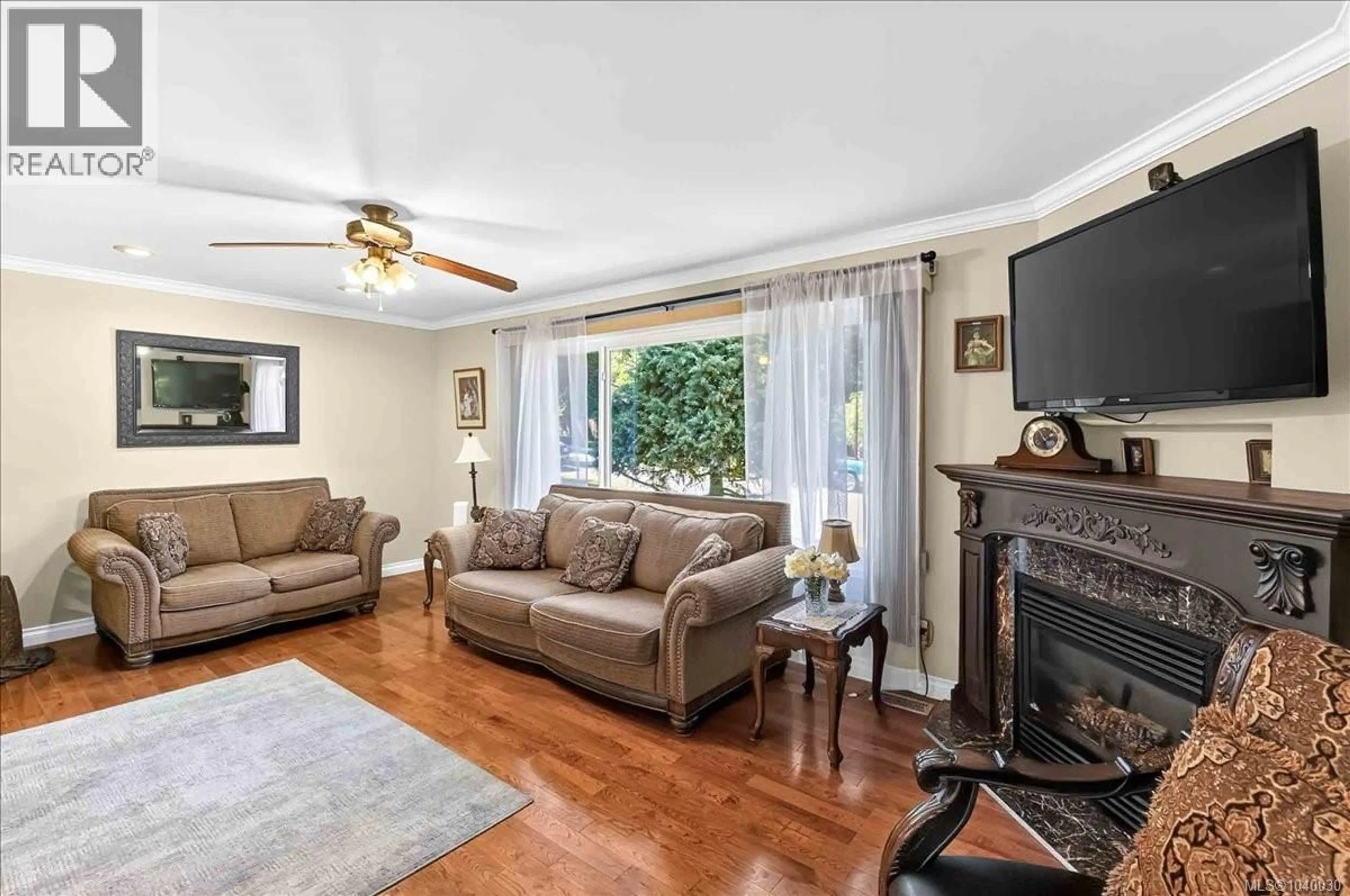 Living room with furniture, unknown for 2155 HAMILTON DRIVE, Port Alberni British Columbia V9Y1B5
