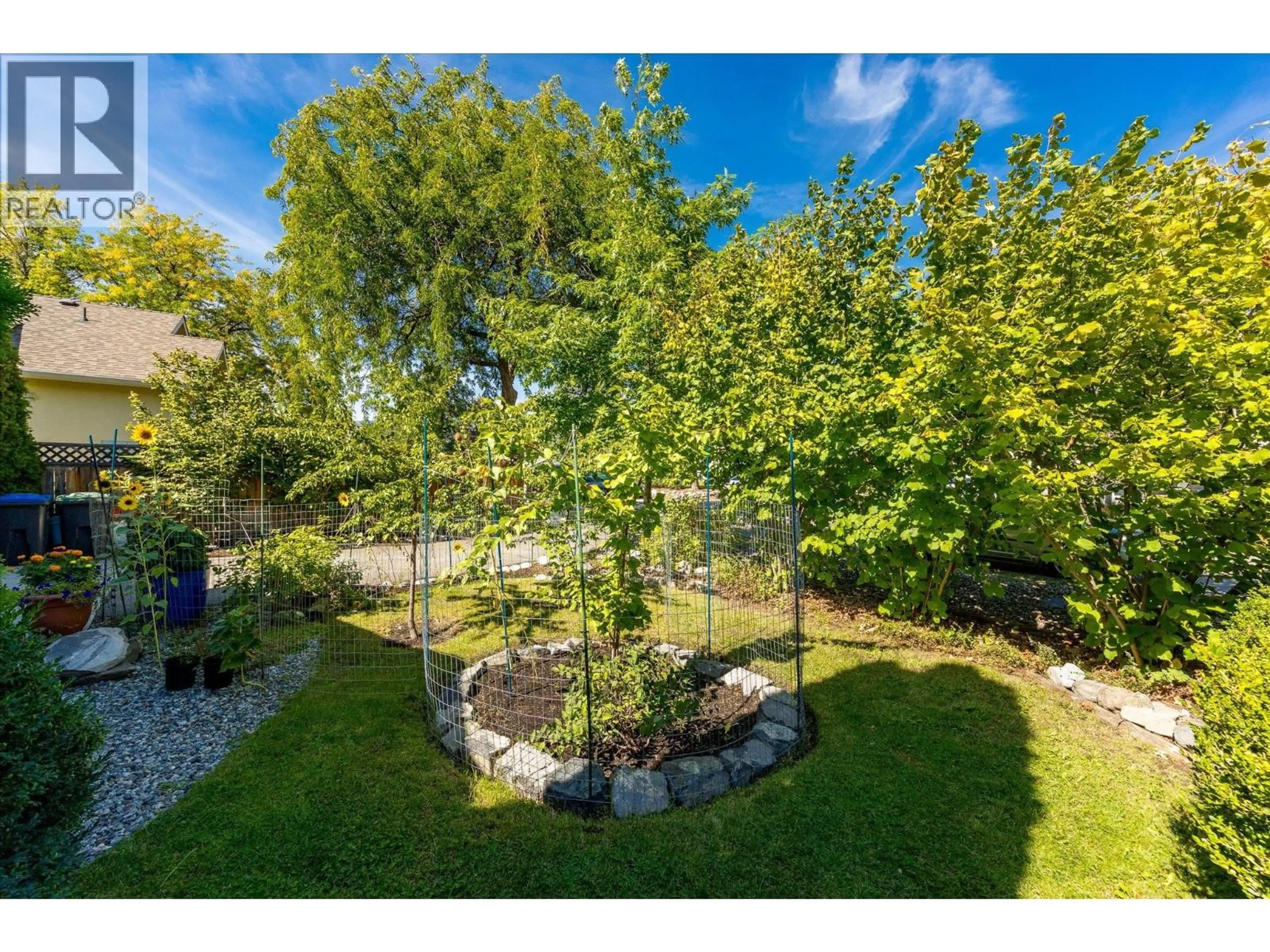 A pic from outside/outdoor area/front of a property/back of a property/a pic from drone, forest/trees view for 1485 LEASIDE AVENUE, Kelowna British Columbia V1Y3X5