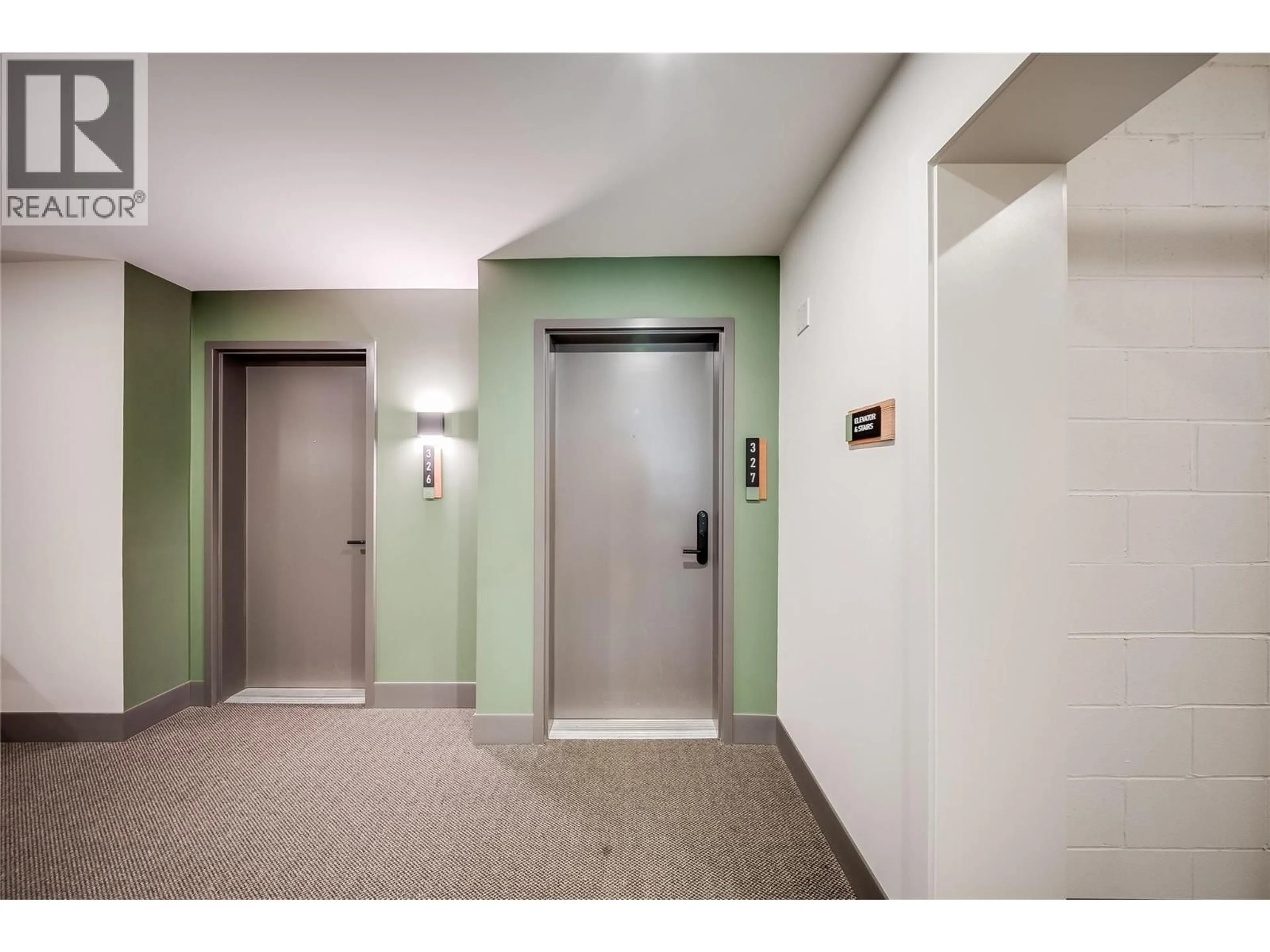 Indoor foyer for 327 - 4280 RED MOUNTAIN ROAD, Rossland British Columbia V0G1Y0