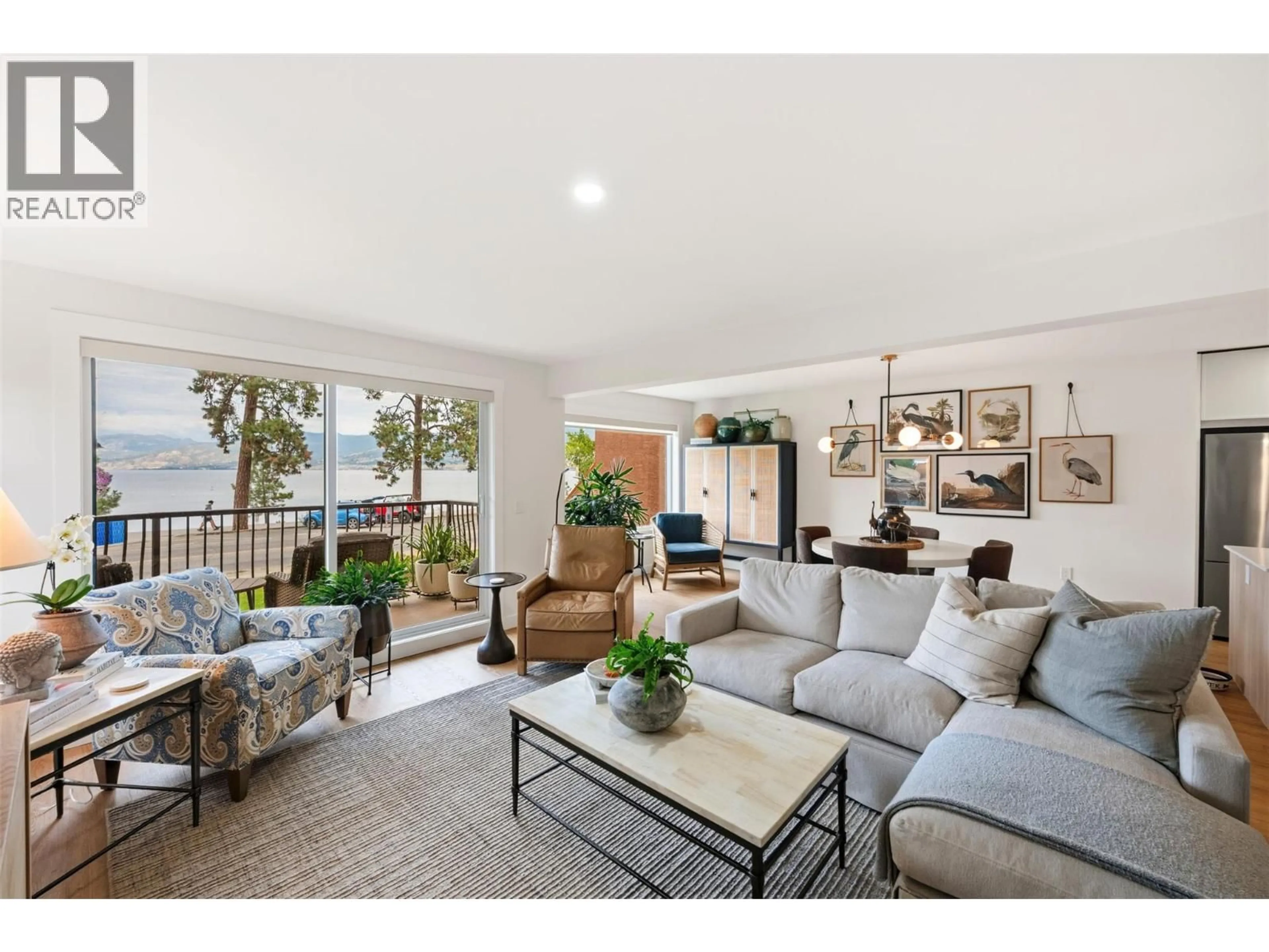 Living room with furniture, unknown for 202 - 578 LAKESHORE DRIVE, Penticton British Columbia V2A1B9