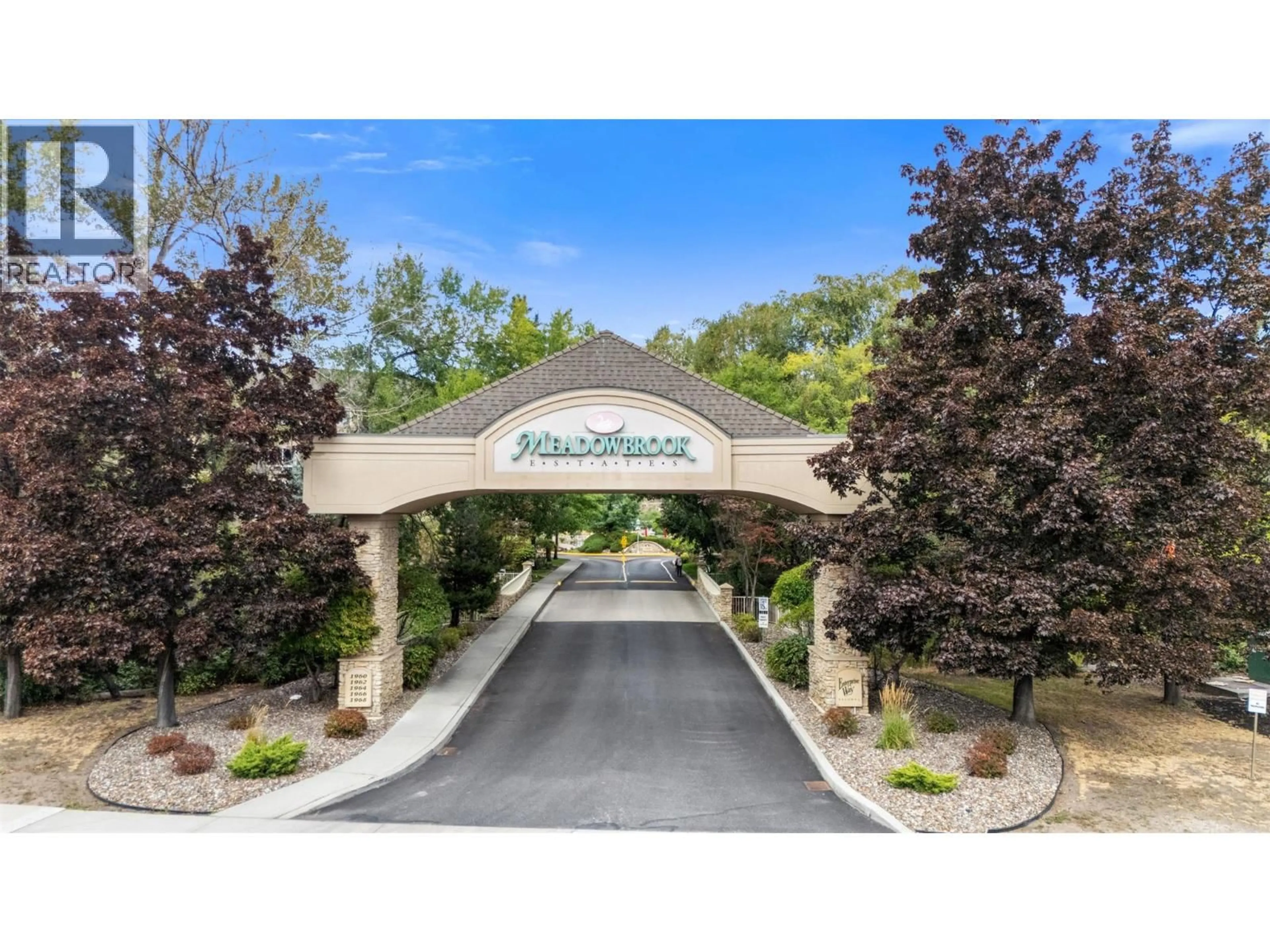 Indoor foyer for 105 - 1960 ENTERPRISE WAY, Kelowna British Columbia V1Y9S5