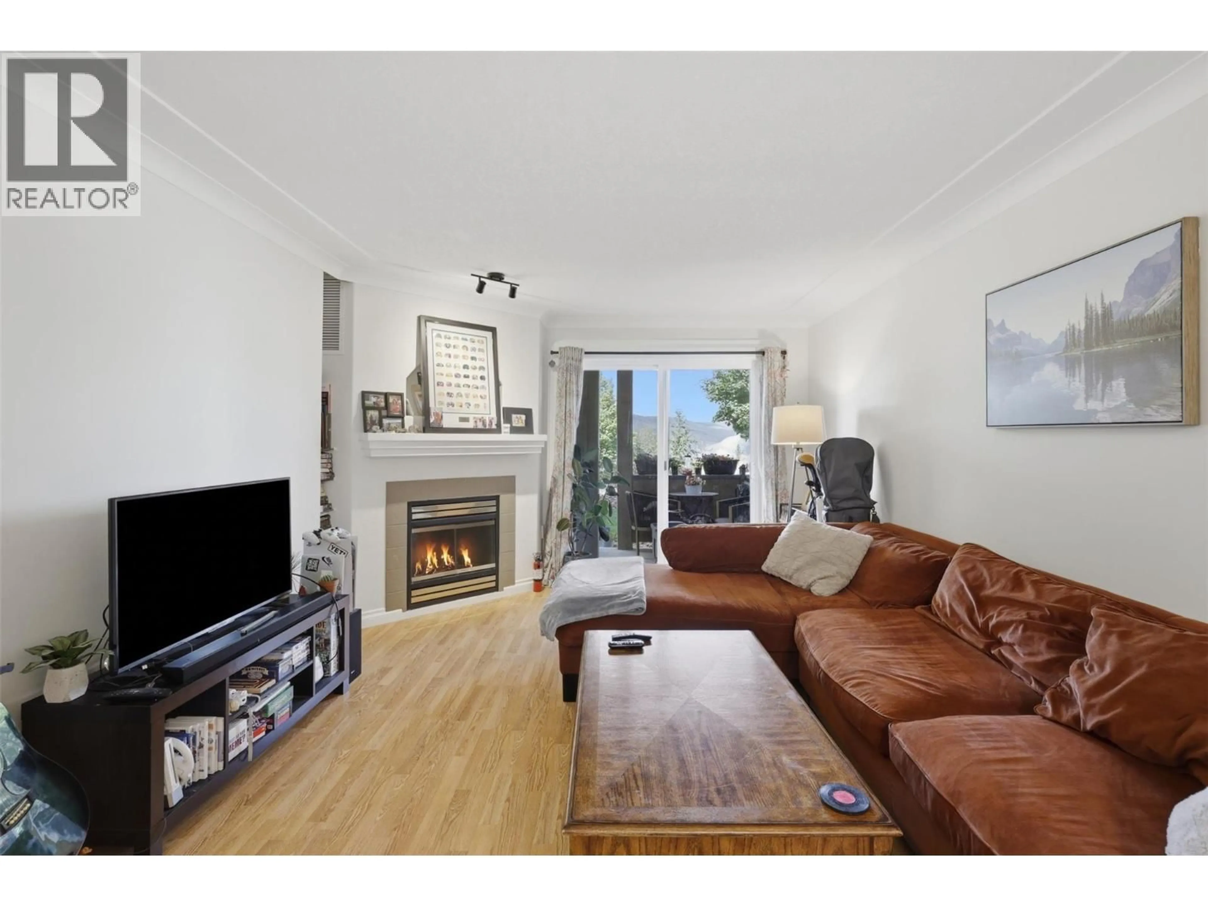 Living room with furniture, wood/laminate floor for 102 - 1185 HUGH ALLAN DRIVE, Kamloops British Columbia V1S1T3