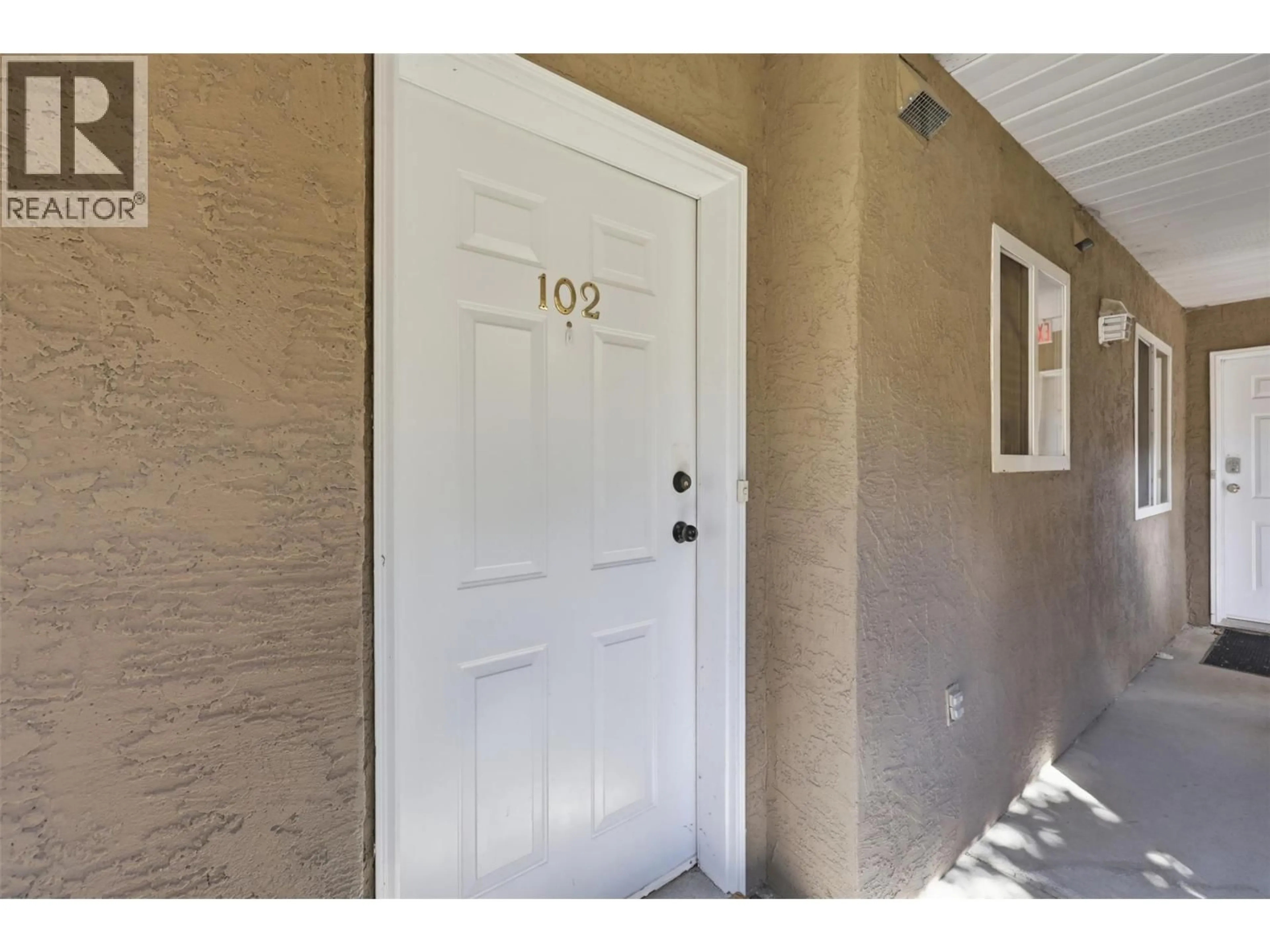 Indoor entryway for 102 - 1185 HUGH ALLAN DRIVE, Kamloops British Columbia V1S1T3
