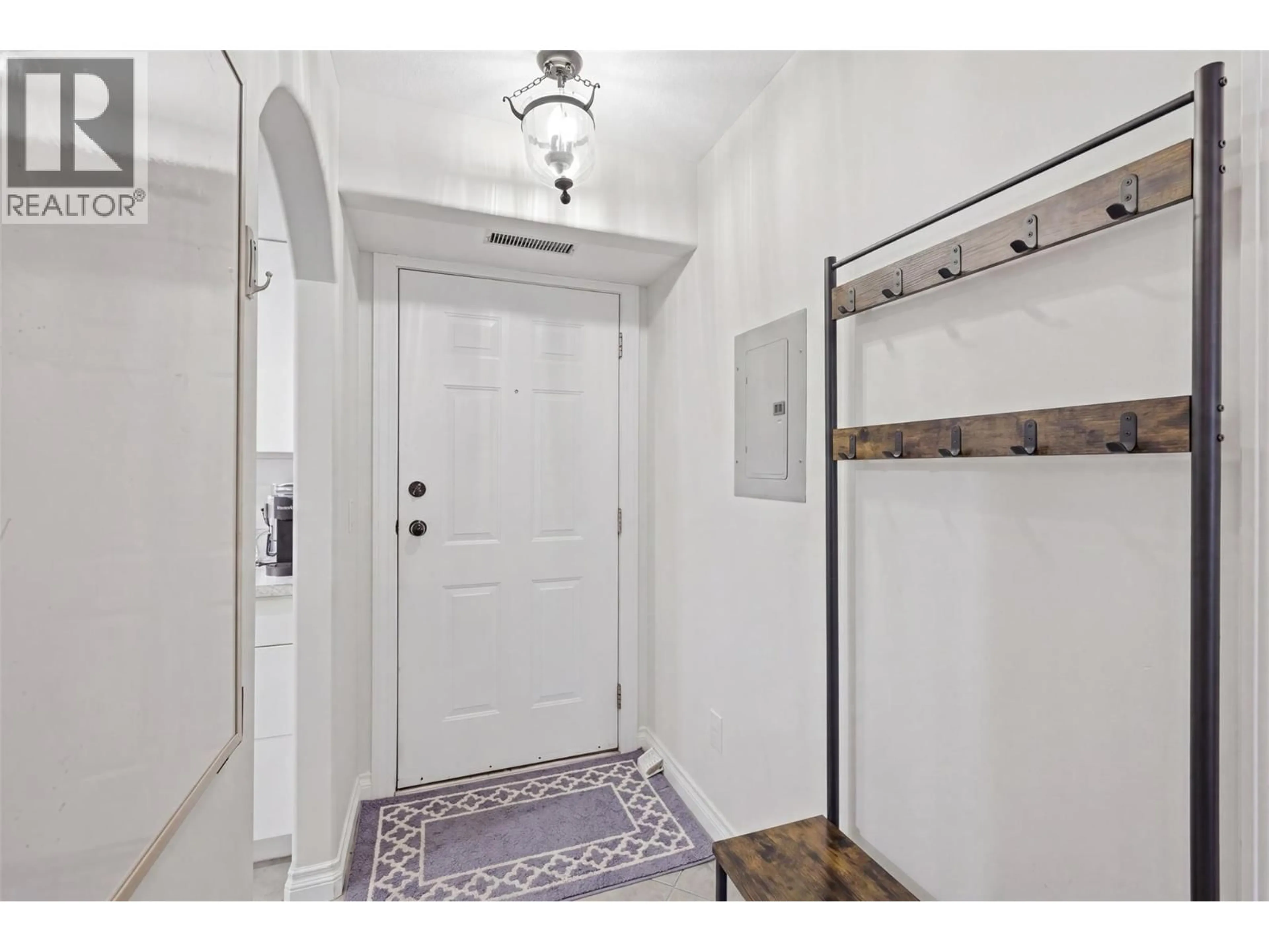 Indoor entryway for 102 - 1185 HUGH ALLAN DRIVE, Kamloops British Columbia V1S1T3