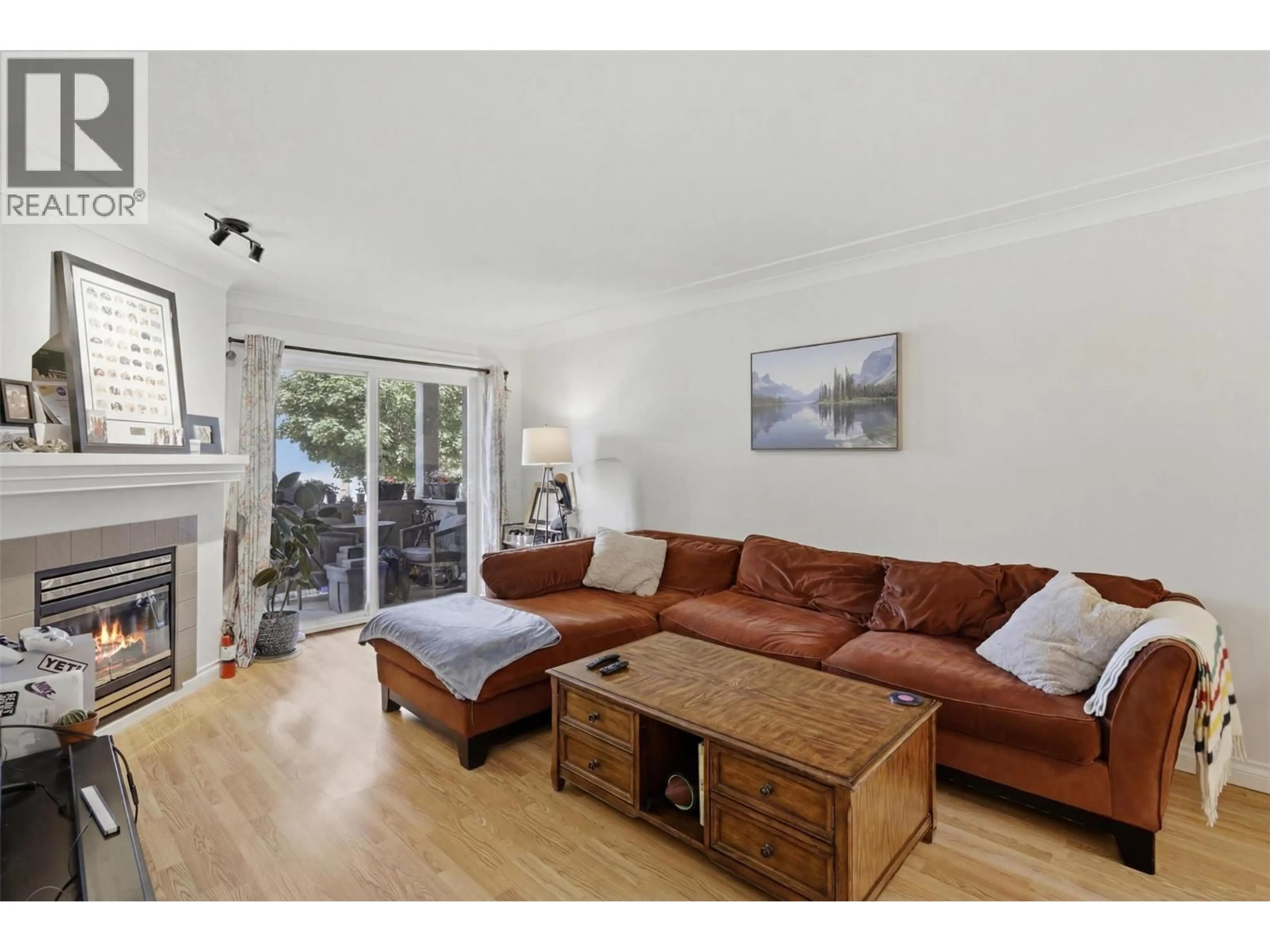 Living room with furniture, wood/laminate floor for 102 - 1185 HUGH ALLAN DRIVE, Kamloops British Columbia V1S1T3