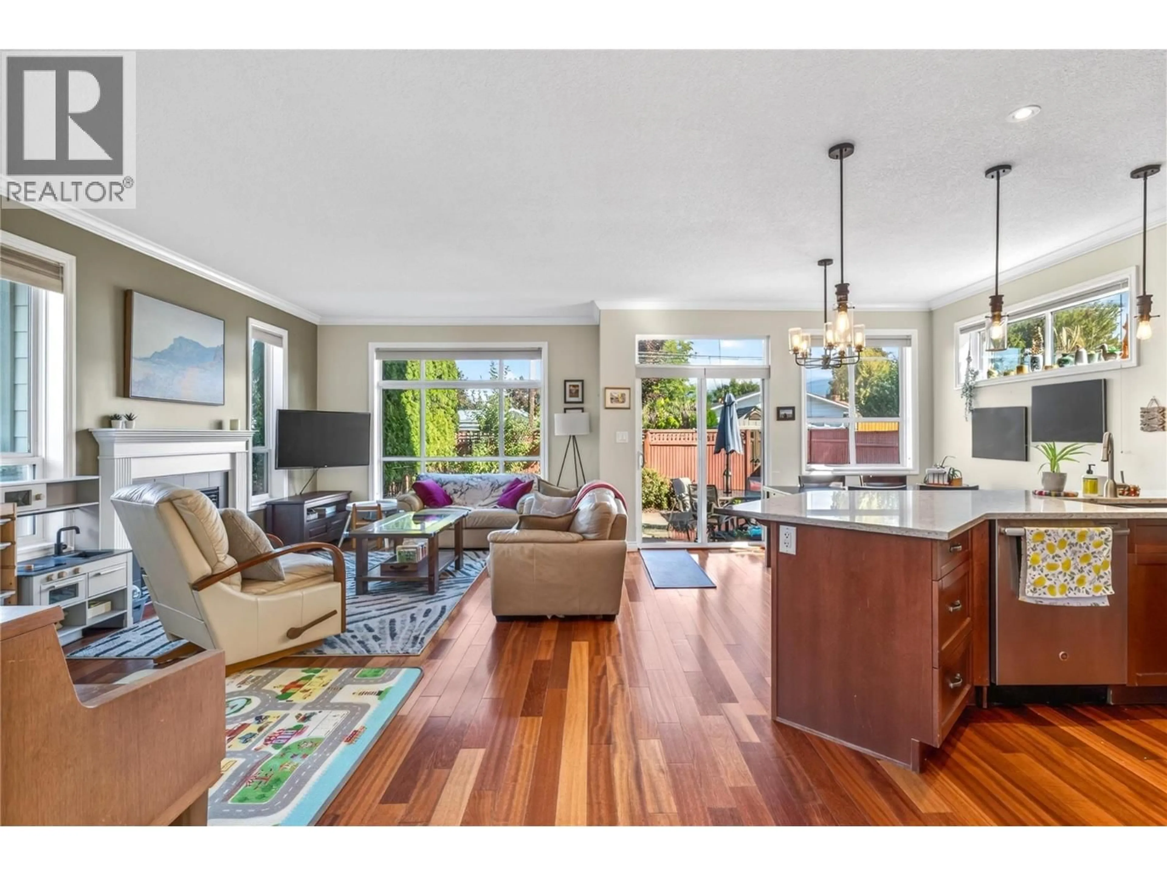 Open concept kitchen, wood/laminate floor for 102 - 385 DOUGLAS AVENUE, Penticton British Columbia V2A2V1