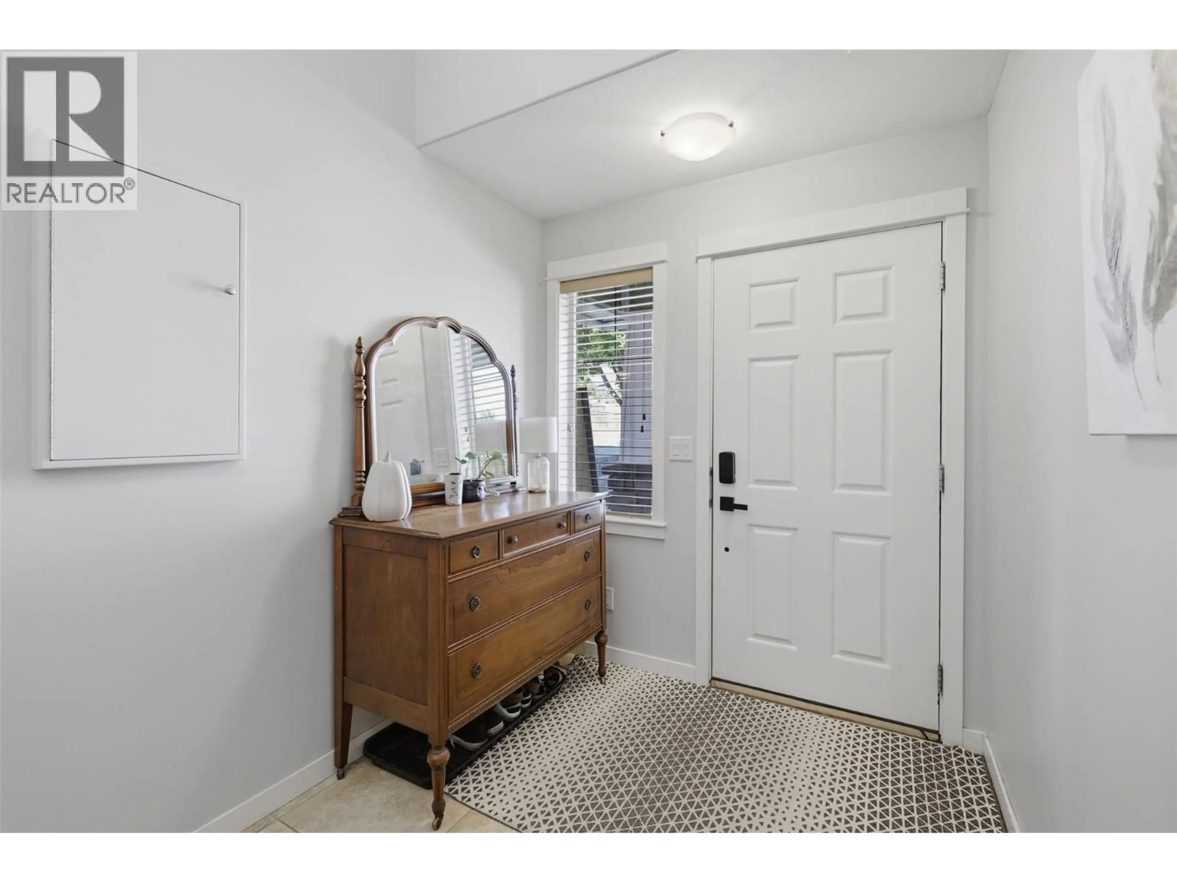 Indoor entryway for 1442 PACIFIC WAY, Kamloops British Columbia V2E0A4