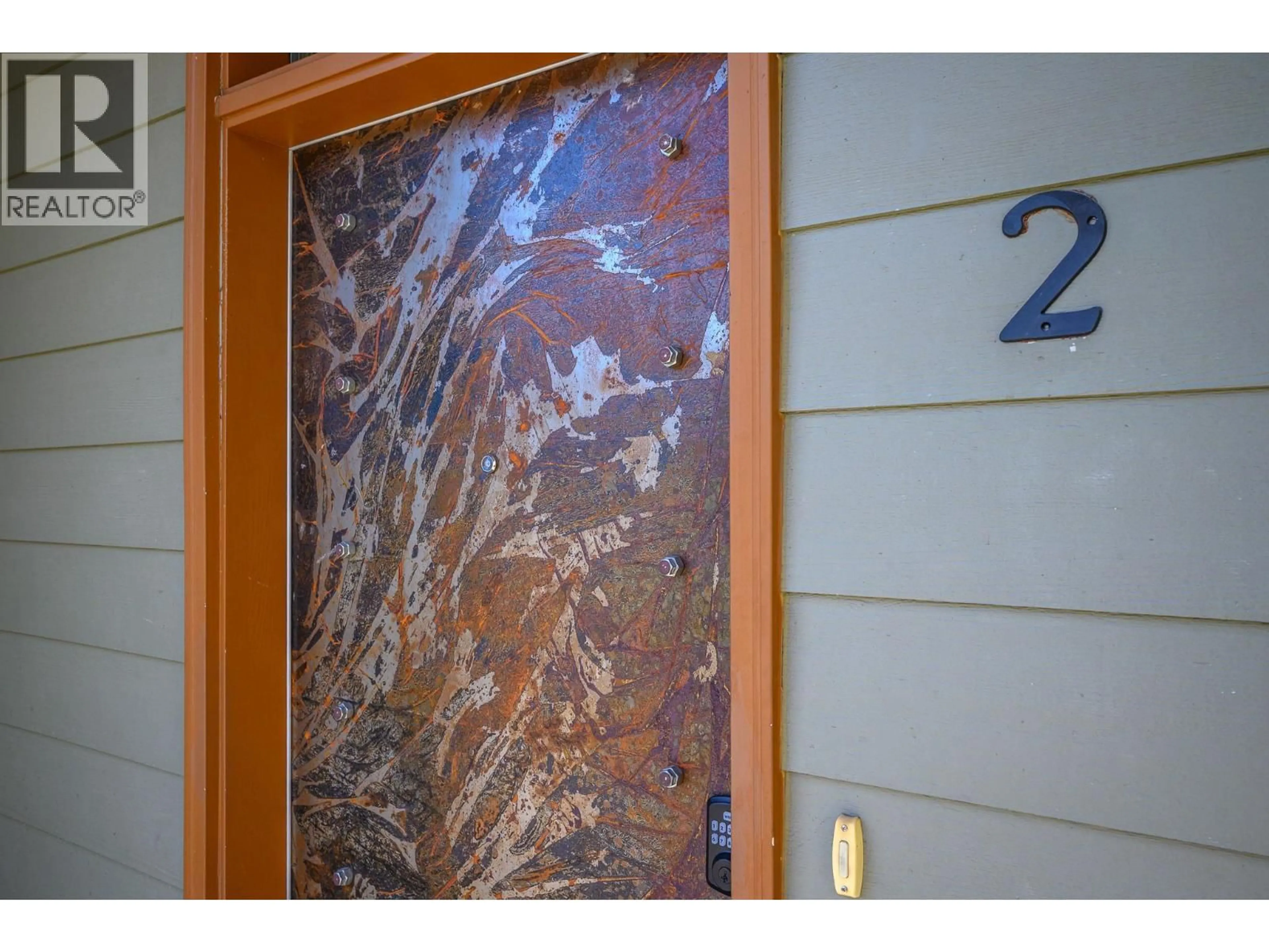 Indoor entryway for 2 - 1703 43 AVENUE, Vernon British Columbia V1T3K2