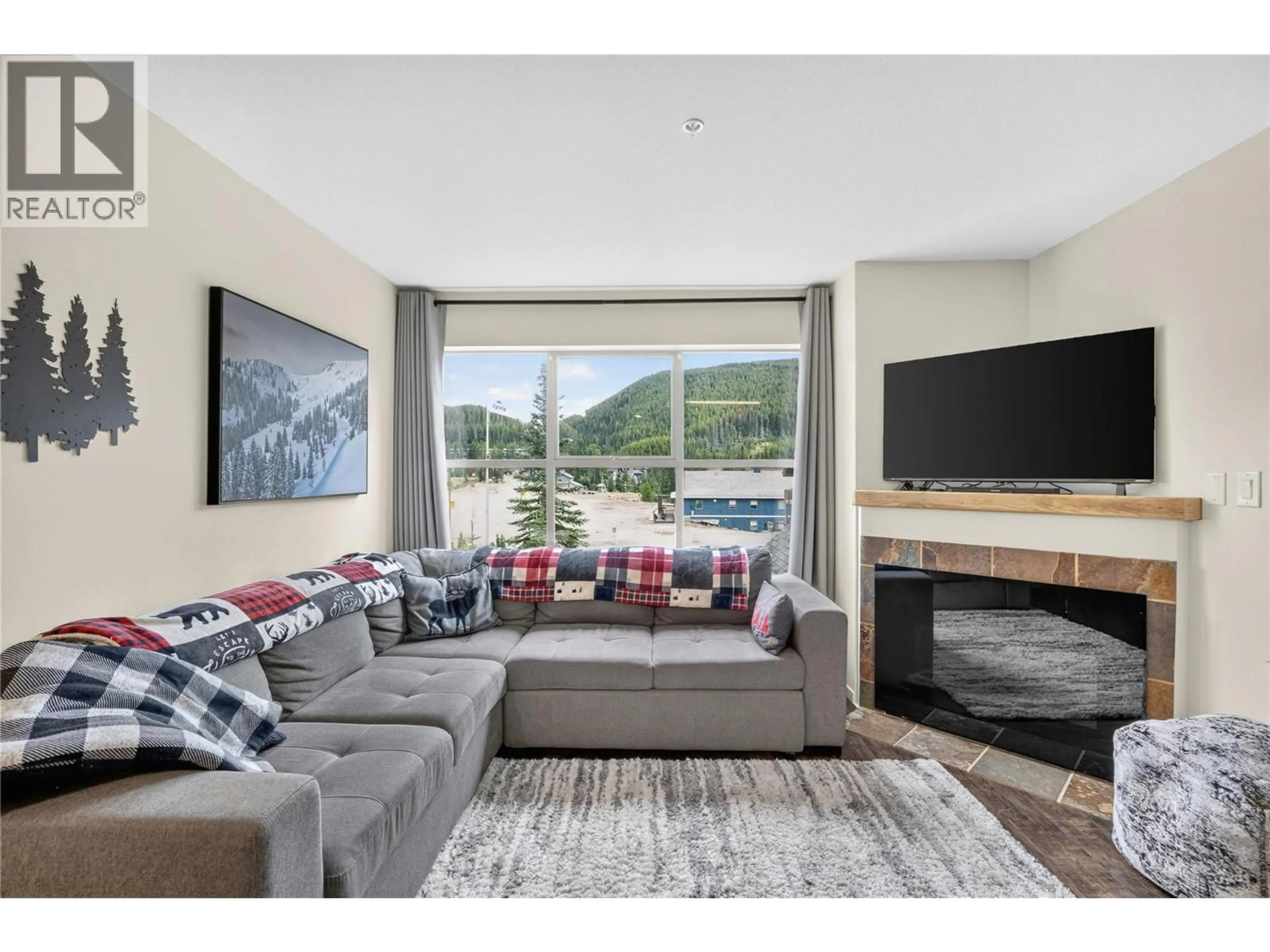 Living room with furniture, unknown for 209/210 - 300 STRAYHORSE ROAD, Apex Mountain British Columbia V0H0E2