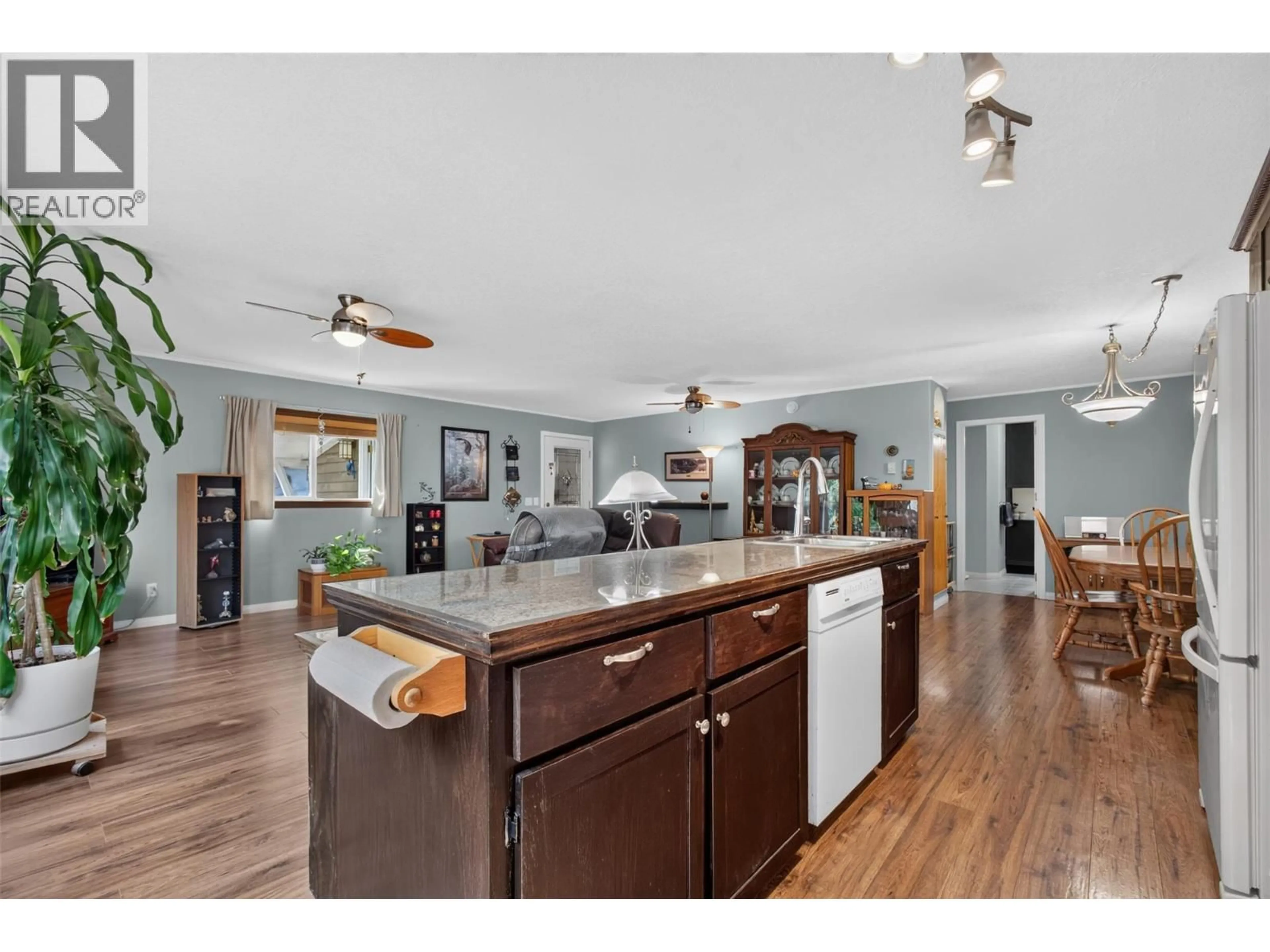 Open concept kitchen, unknown for 8008 VICTORIA ROAD, Summerland British Columbia V0H1Z2